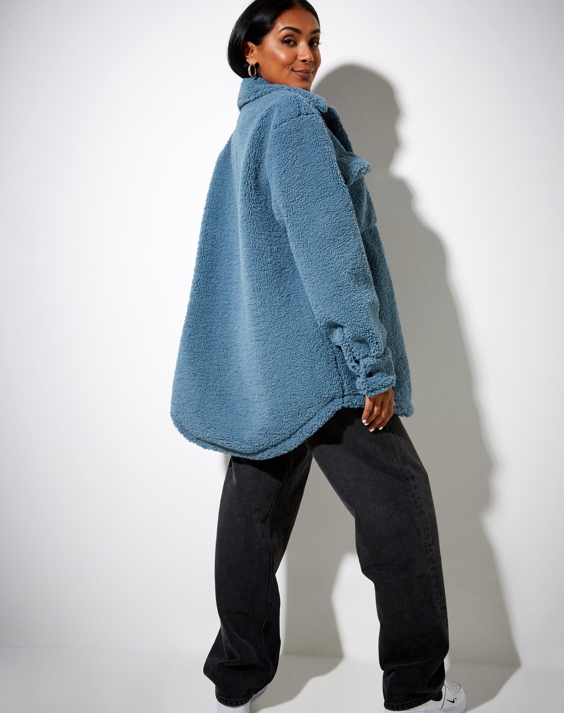 Imagen de la camisa Marcella en azul pizarra de Borg