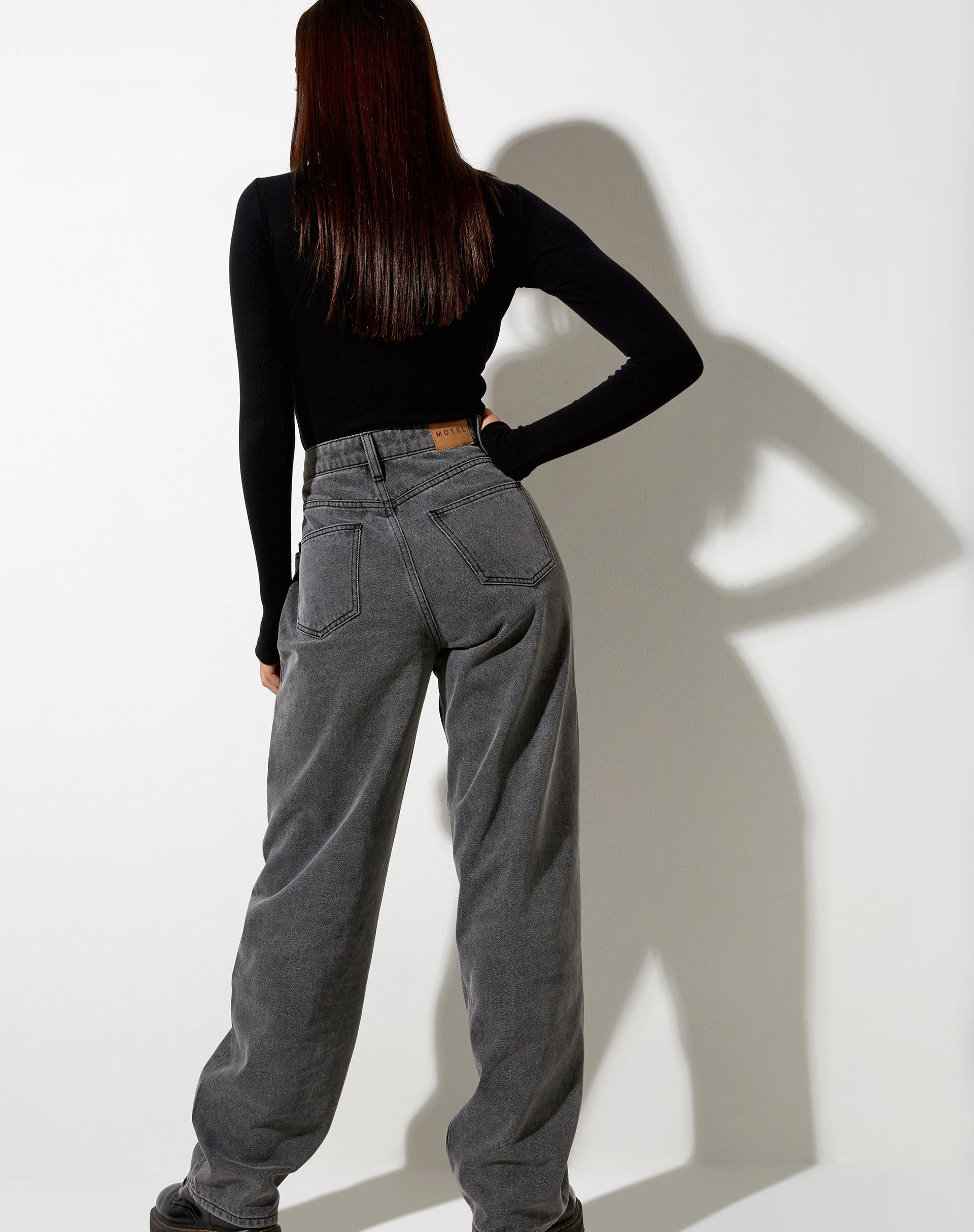 Imagen de Parallel Jeans en gris humo