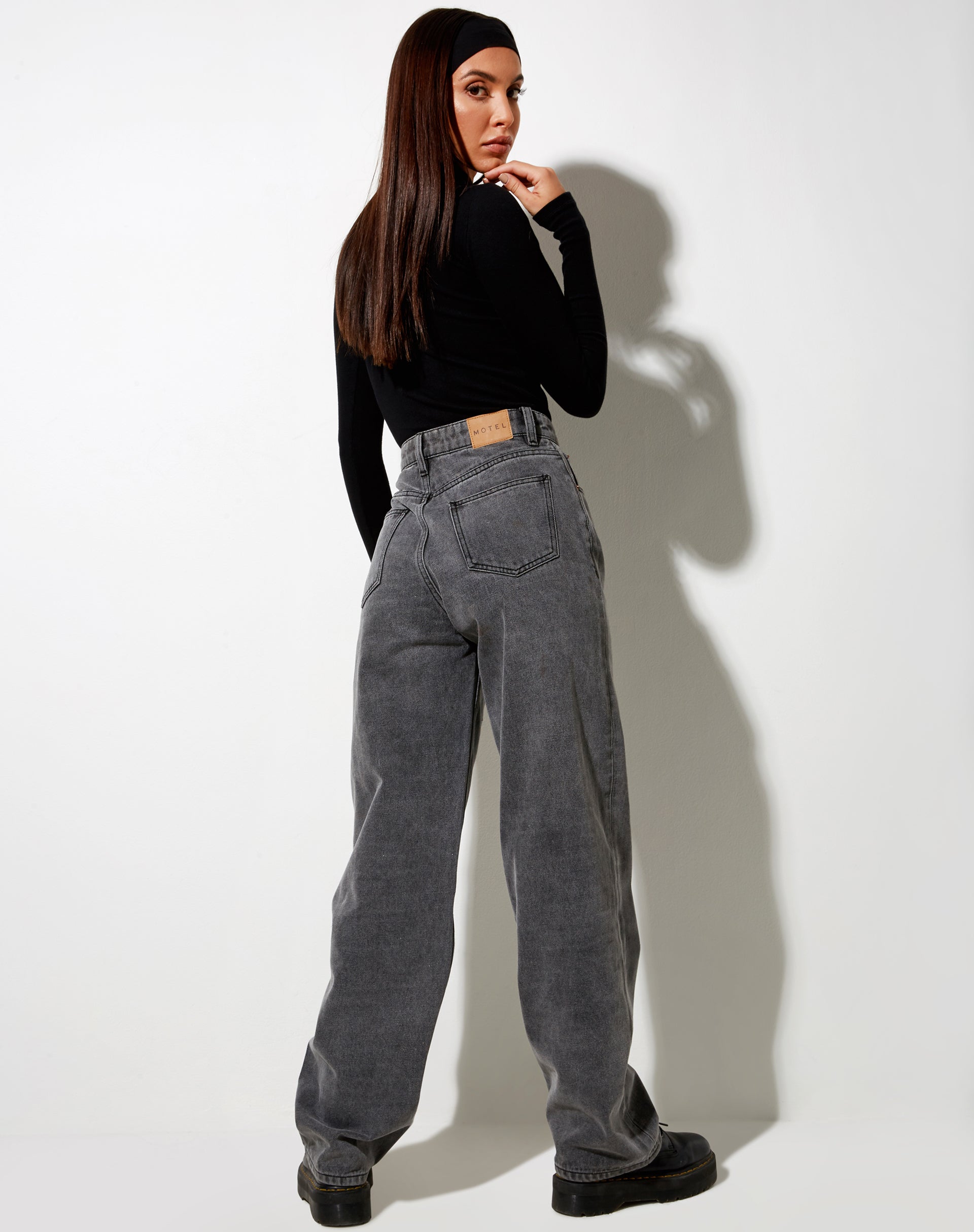 Imagen de Parallel Jeans en gris humo