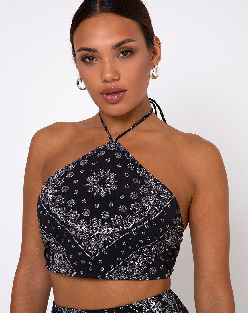 Maudy Crop Top en Bandana Negro Colocación