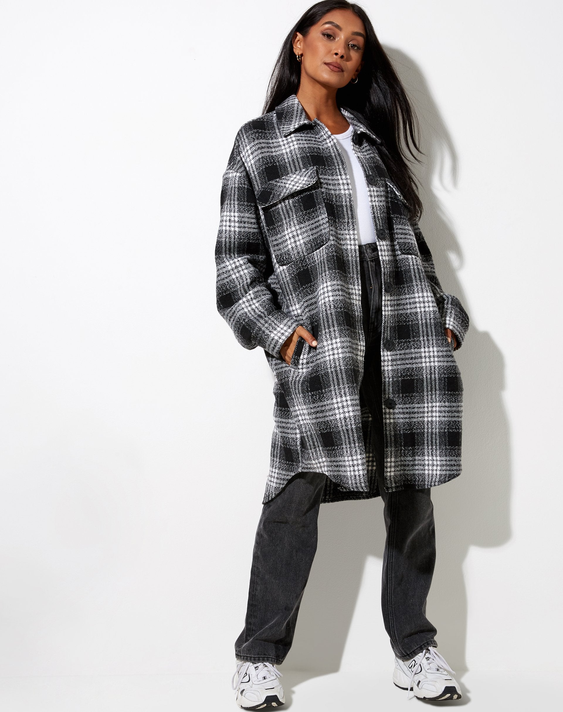 Imagen de la camisa Maxiella de cuadros negros