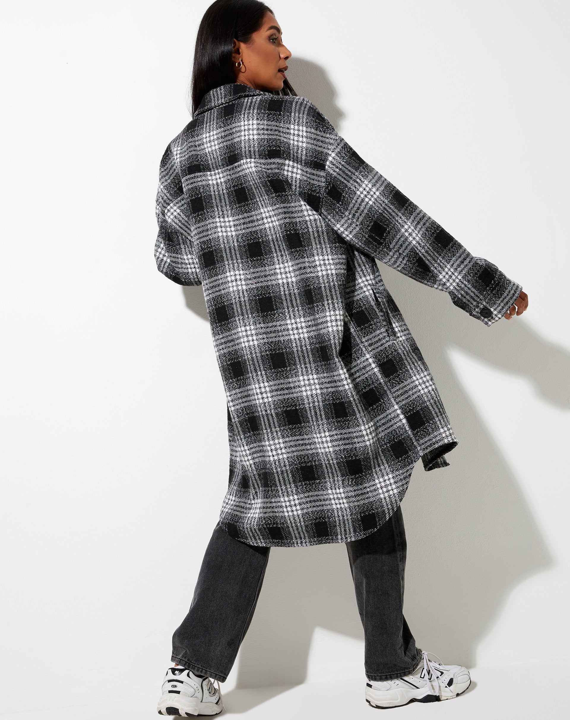 Imagen de la camisa Maxiella de cuadros negros