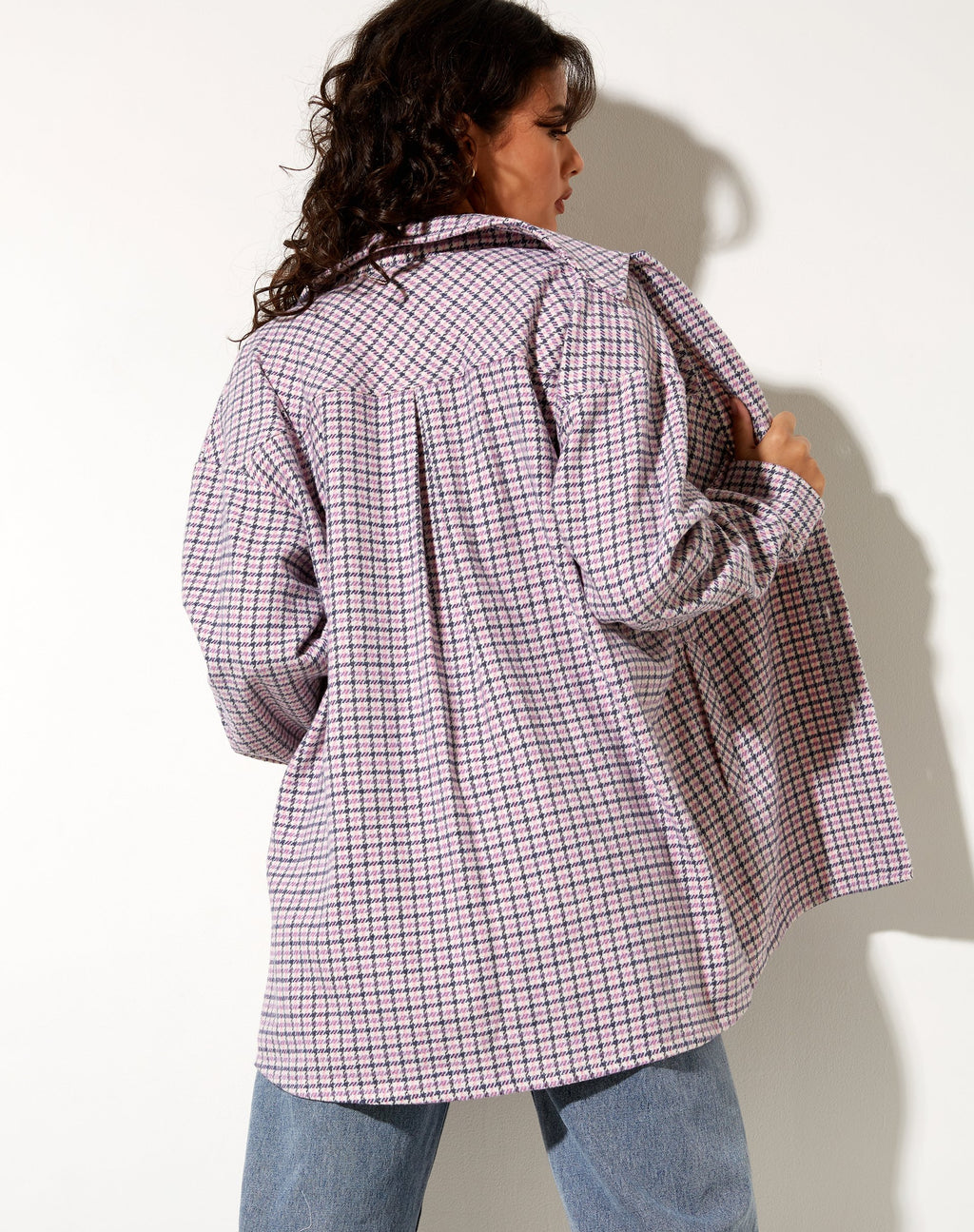 Camisa Medita en rosa púrpura y negro
