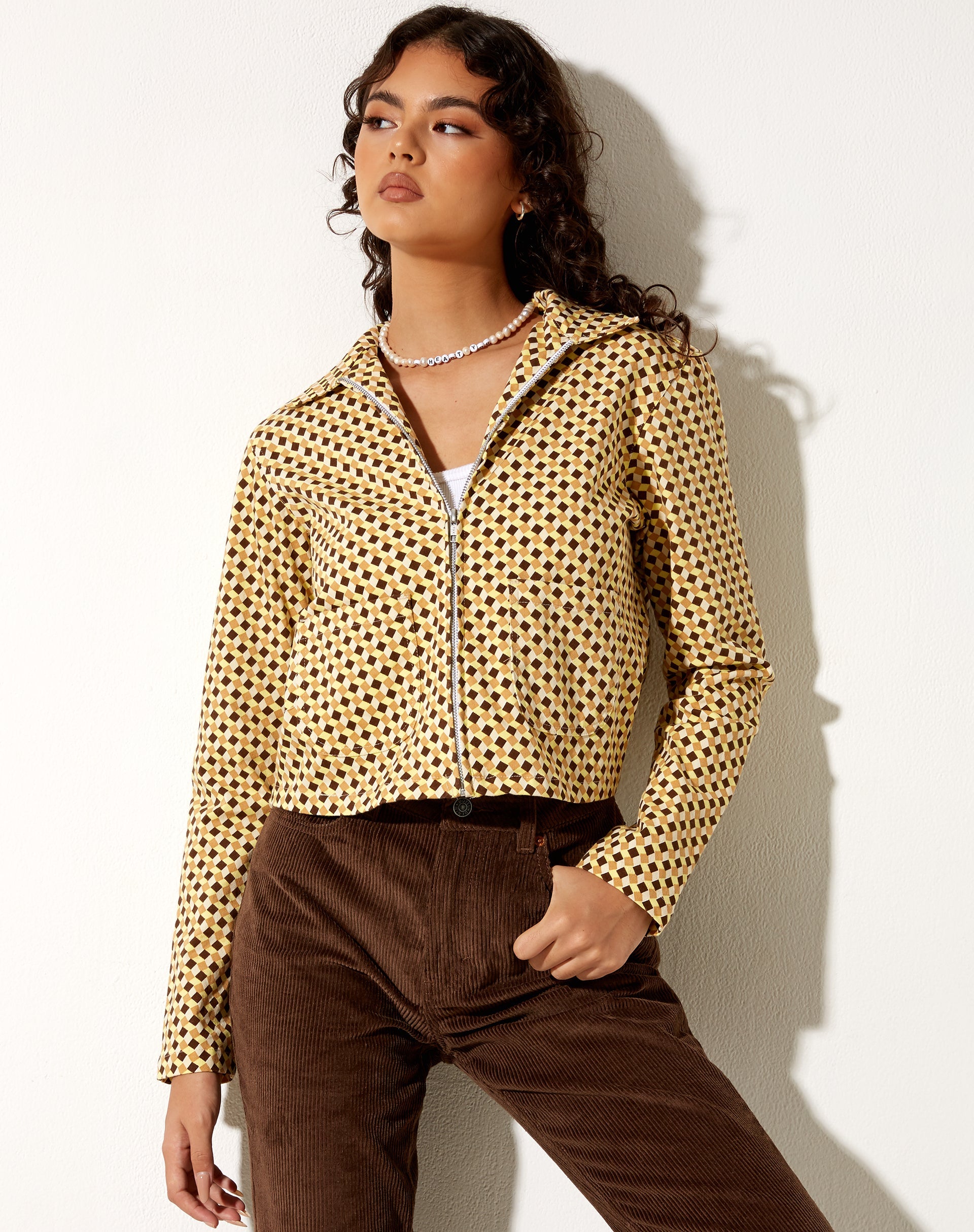 Imagen de la chaqueta Mesha en amarillo cuadros ondulados