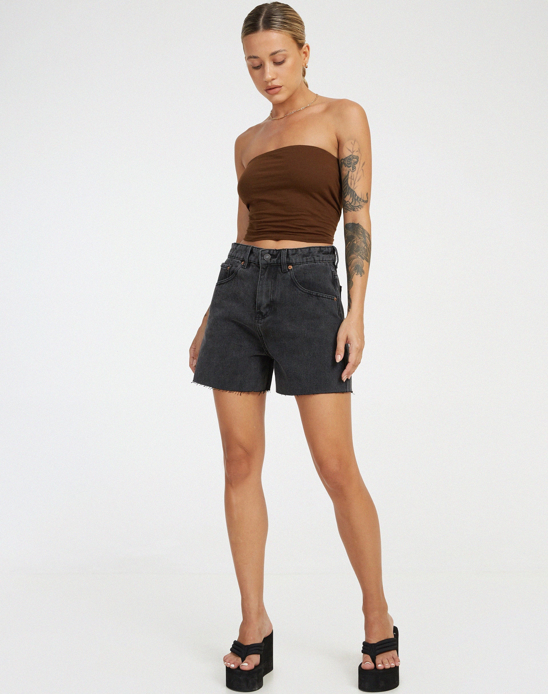 Imagen de Mid Length Shorts in Black Wash