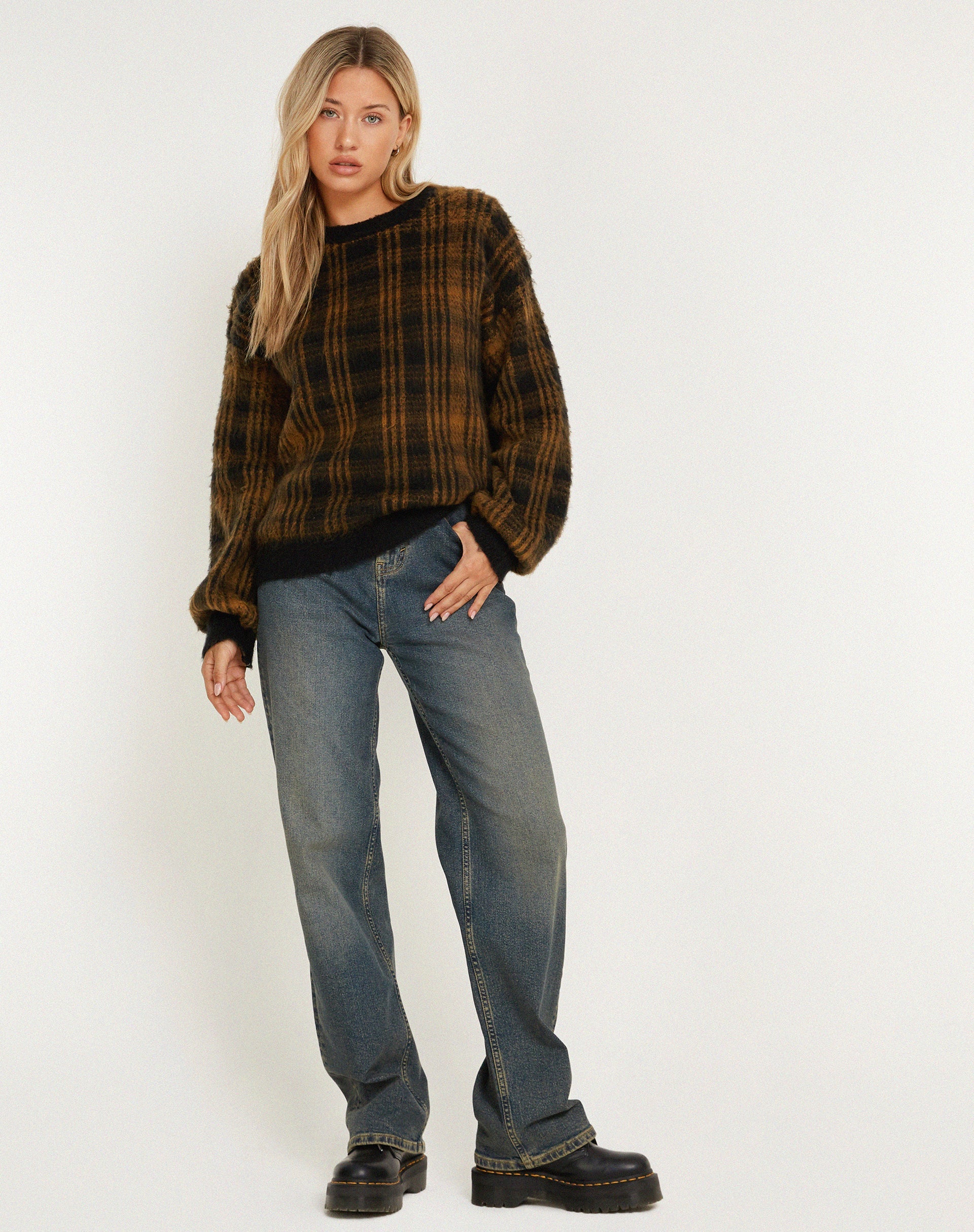 imagen de Mihail Knitted Jumper in Black Brown