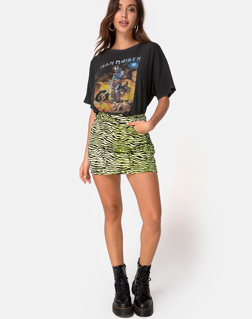 Imagen de la minifalda Broomy en cebra verde flúor