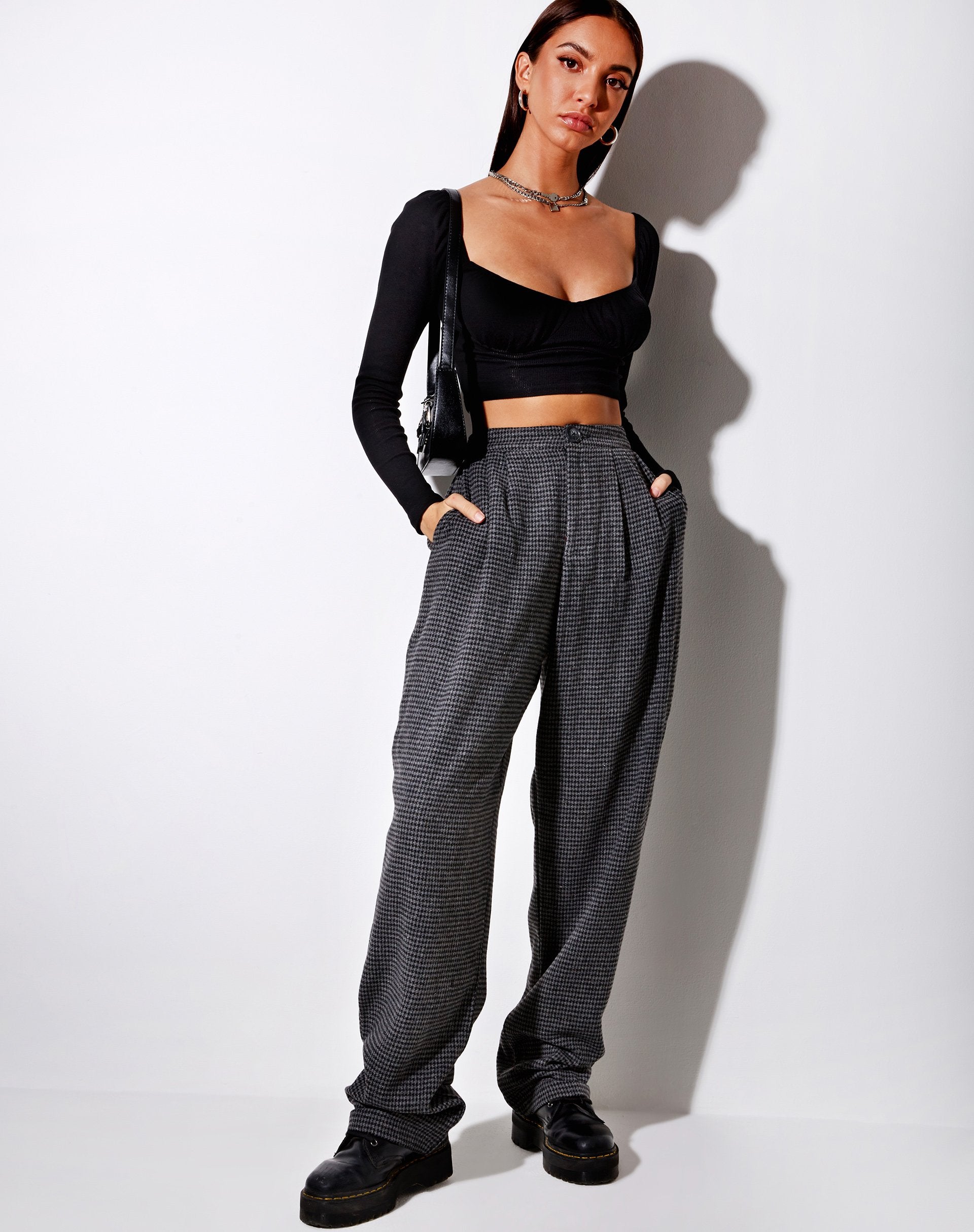 Imagen de Misha Pantalón pata ancha en pata de gallo negro y gris