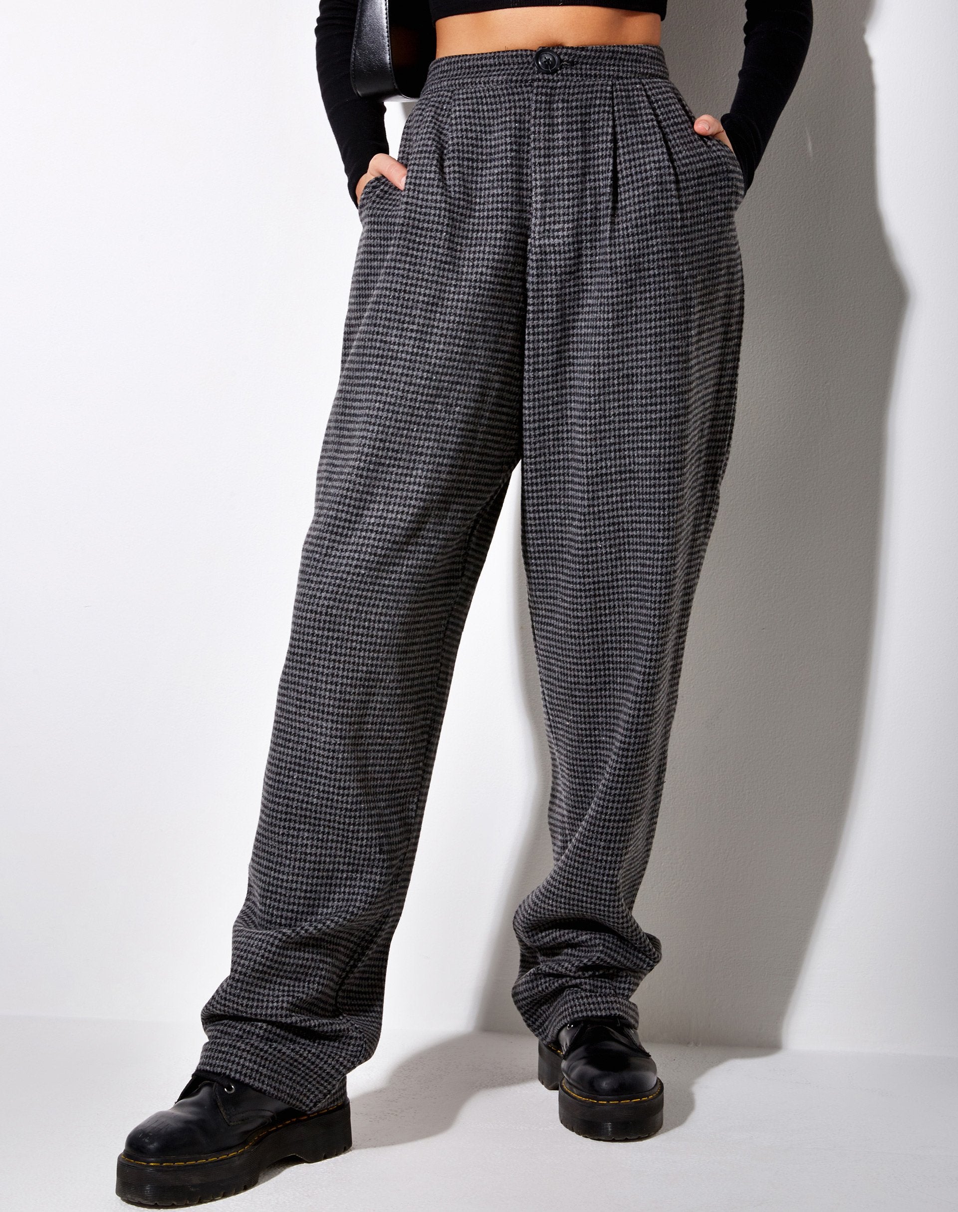 Imagen de Misha Pantalón pata ancha en pata de gallo negro y gris