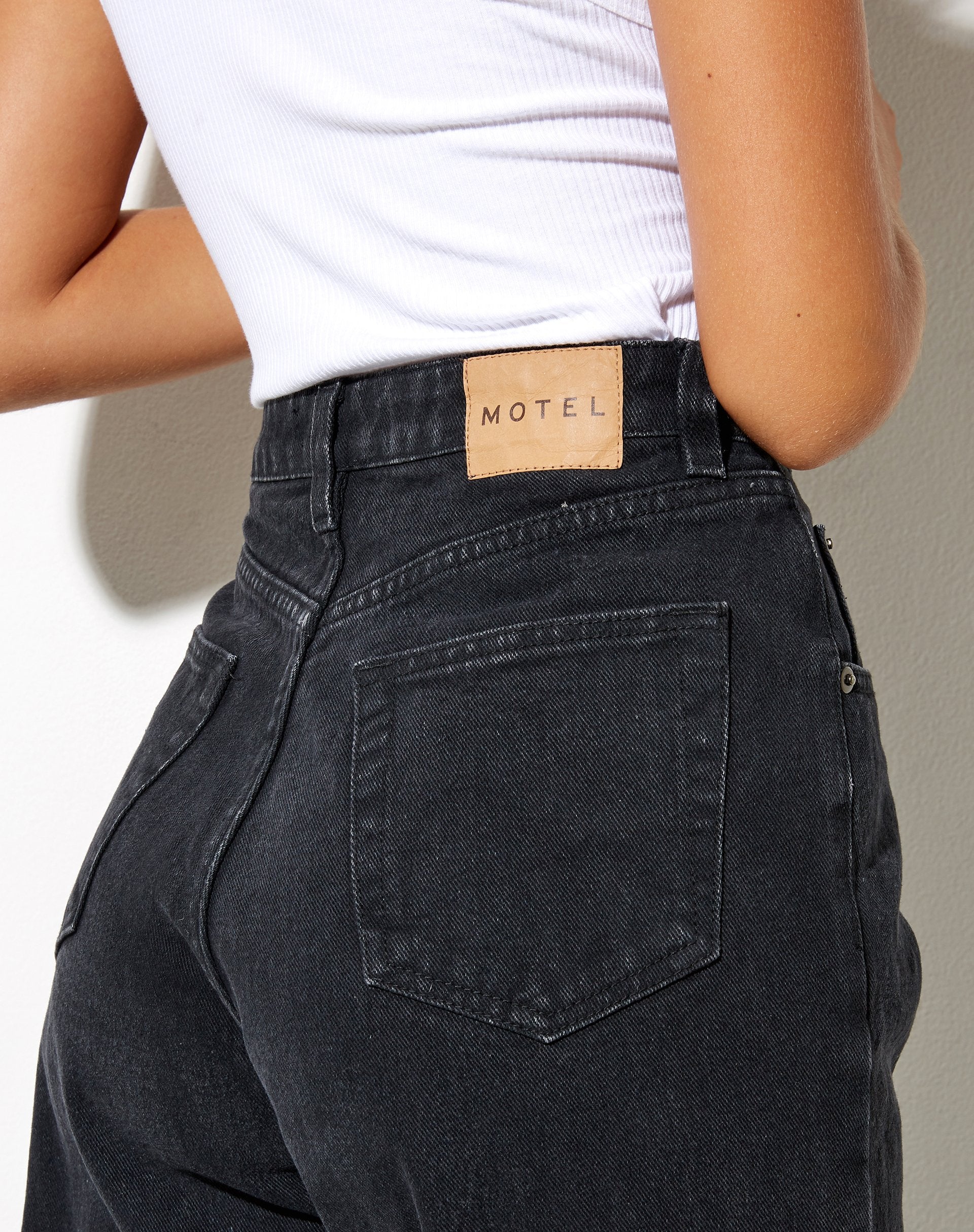 Imagen de Mom Jeans en Black Wash