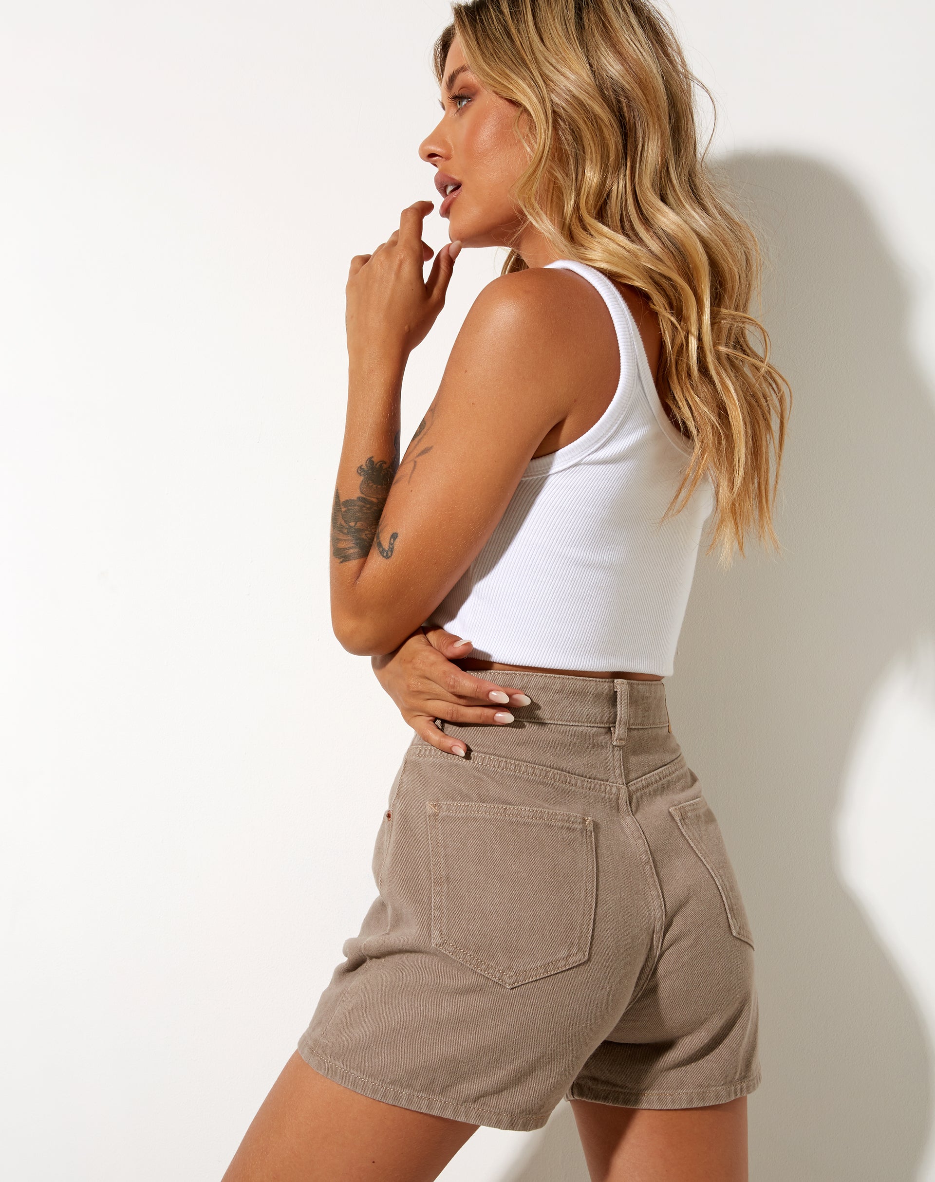 Imagen de Mom Denim Short en Burnt Olive