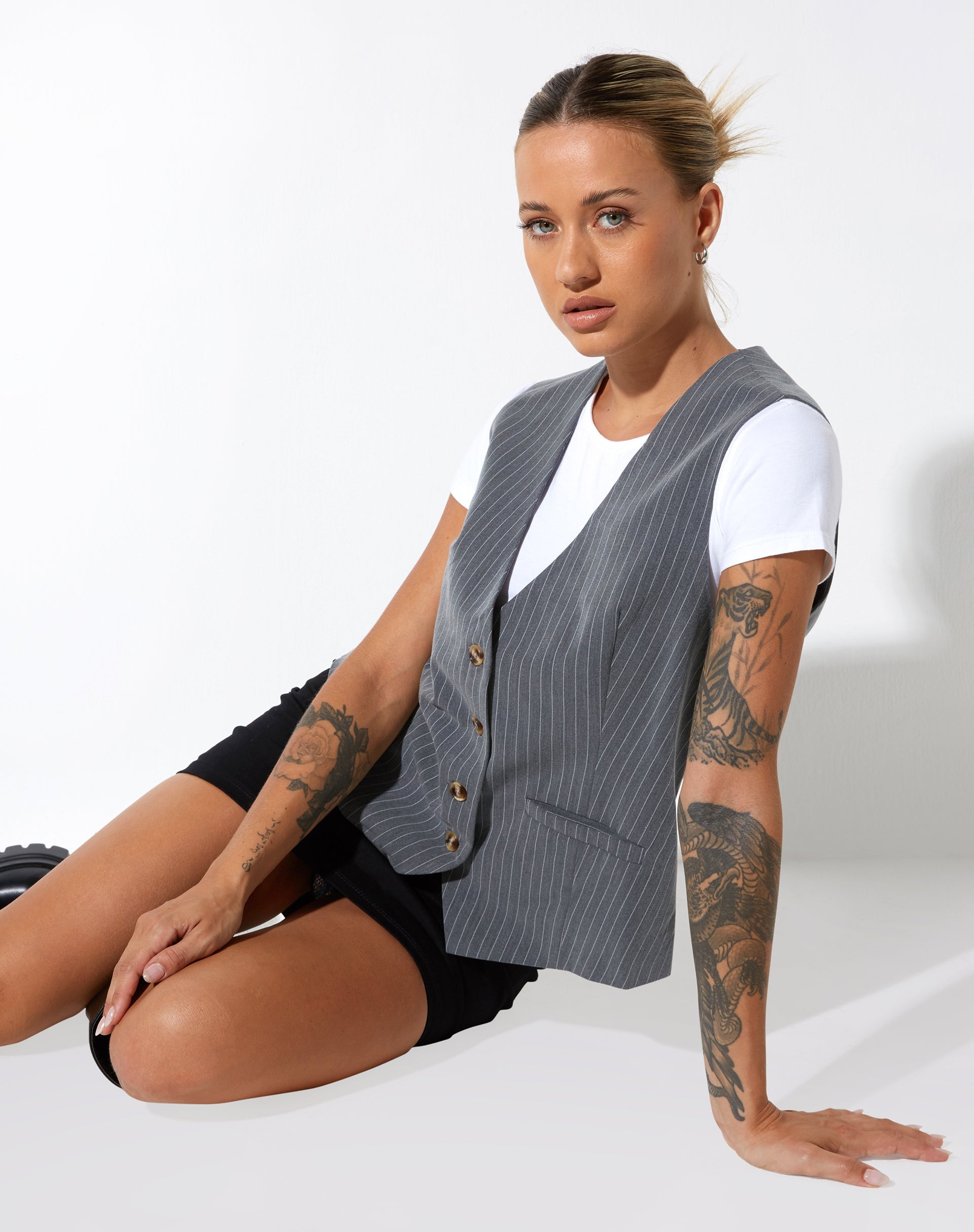 imagen de Moris Vest en Pinstripe Grey
