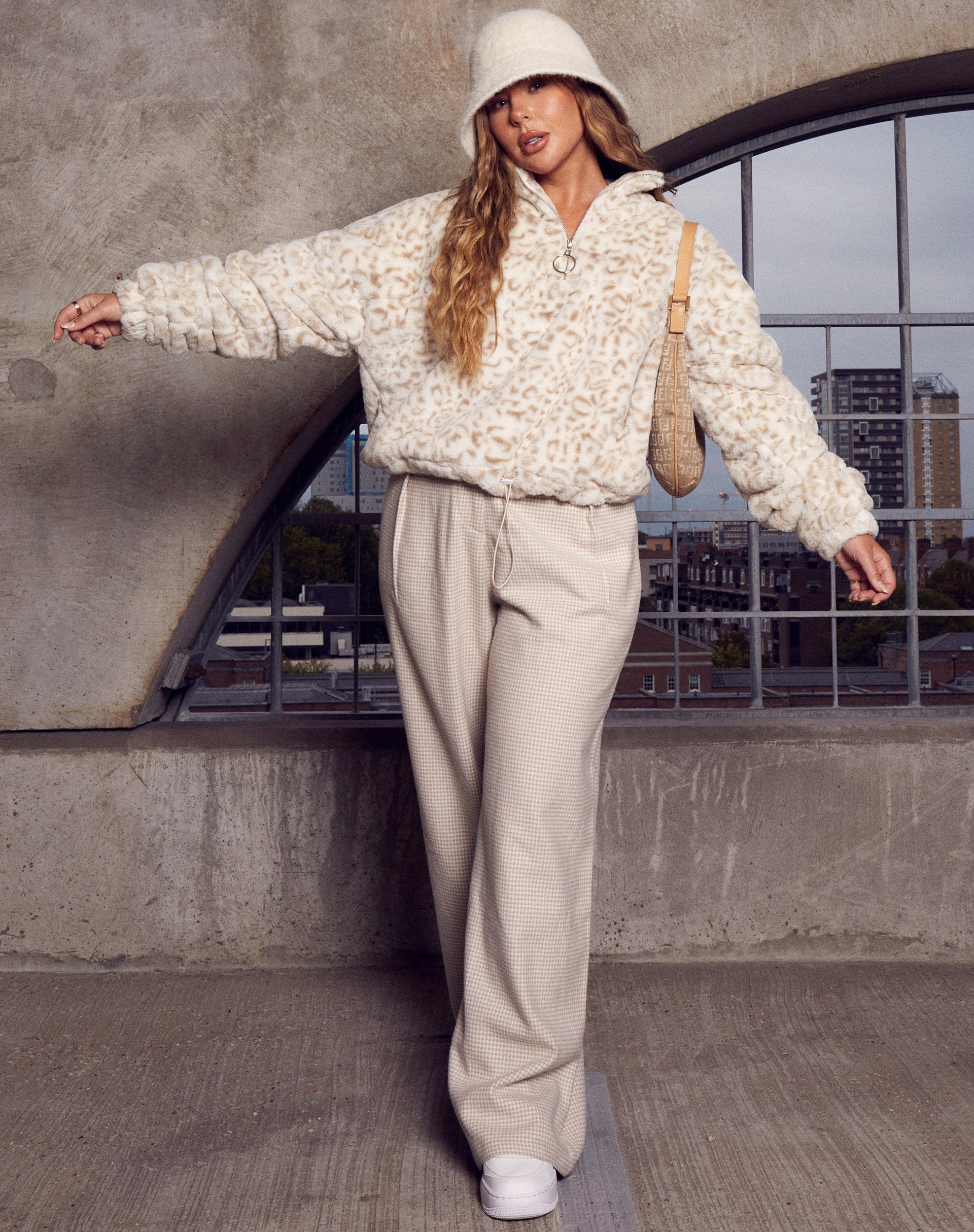 Imagen de la chaqueta Nero Ring Pull en animal blanco y crema