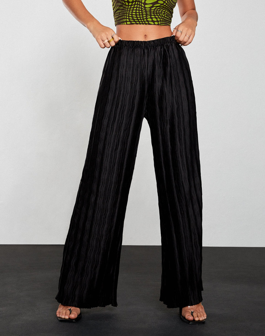 Pantalón Bian en negro arrugado