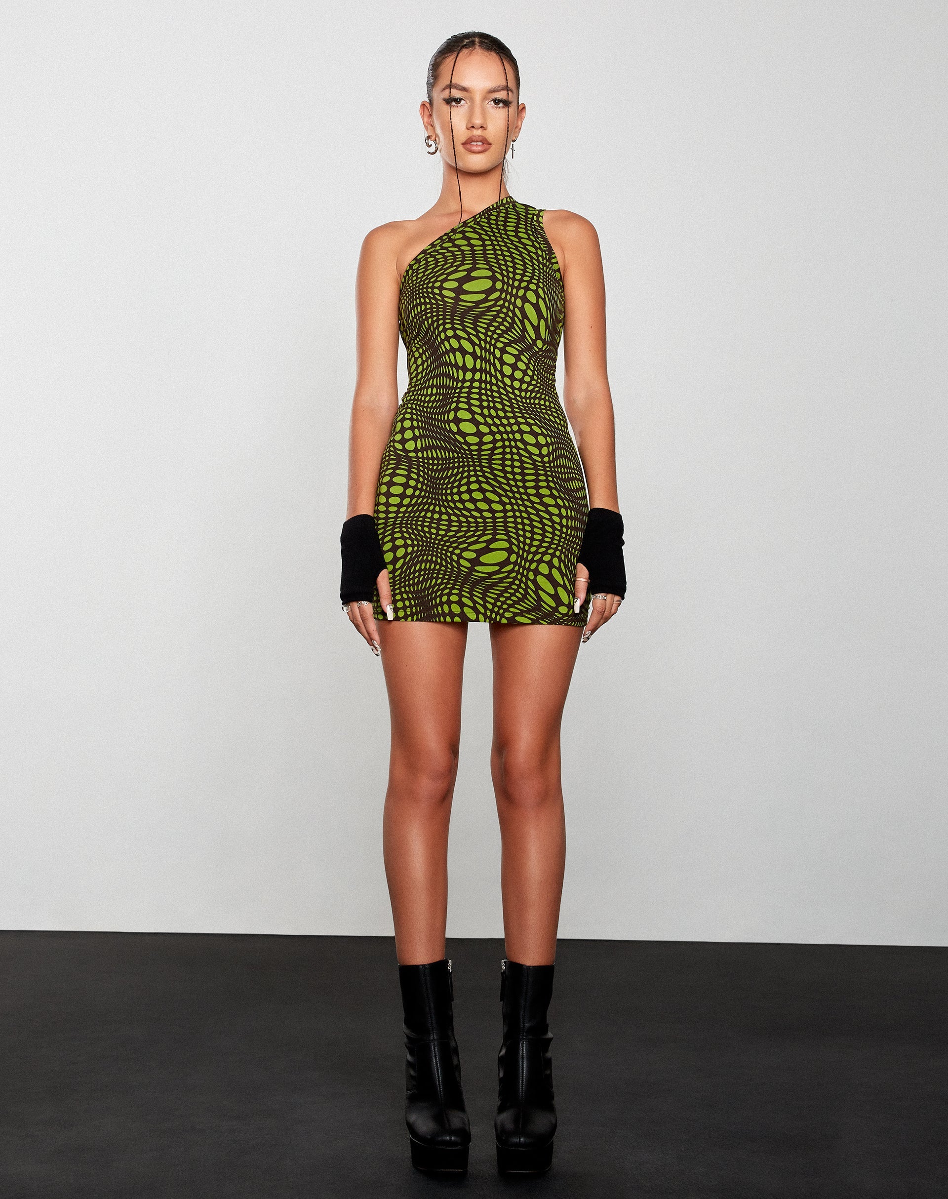 Imagen de Nelvia Bodycon Dress in Optic Polka Green