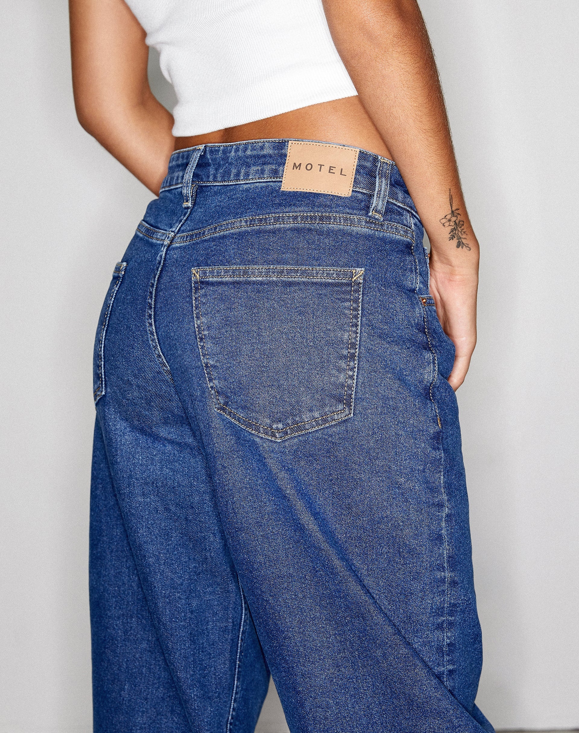 imagen de Low Rise Parallel Jeans en azul años 90
