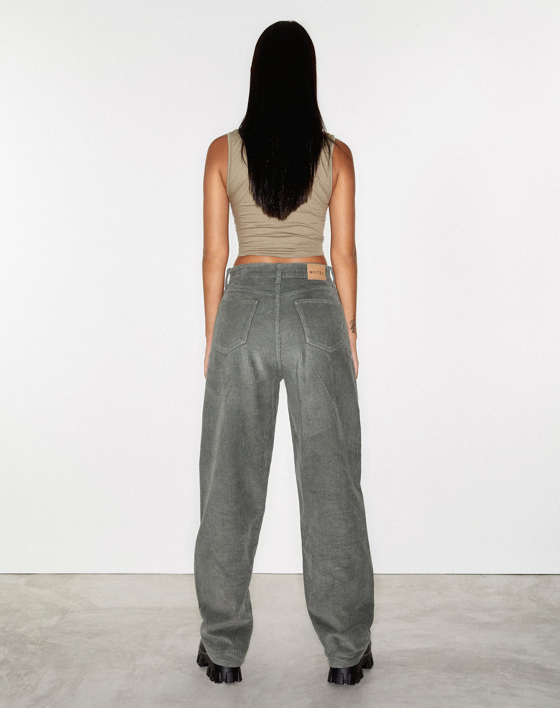 Imagen de Parallel Jean en Cord Oliva