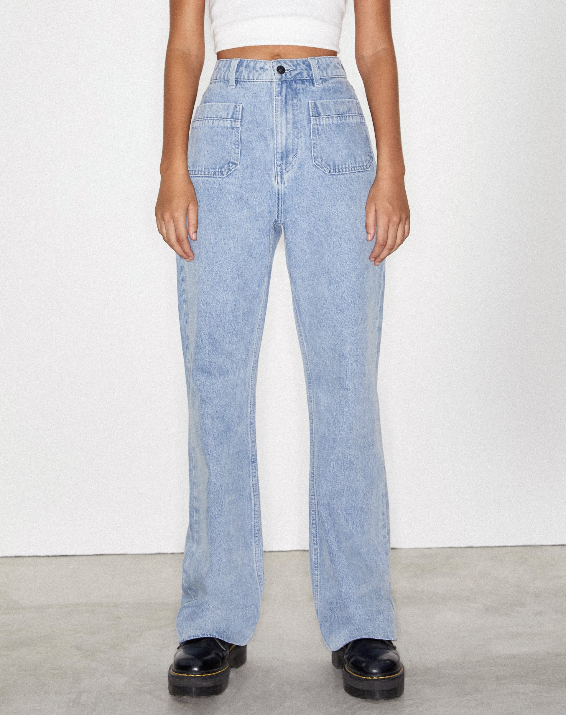 Imagen de Retro Pocket Flare Jeans in Super Light Wash