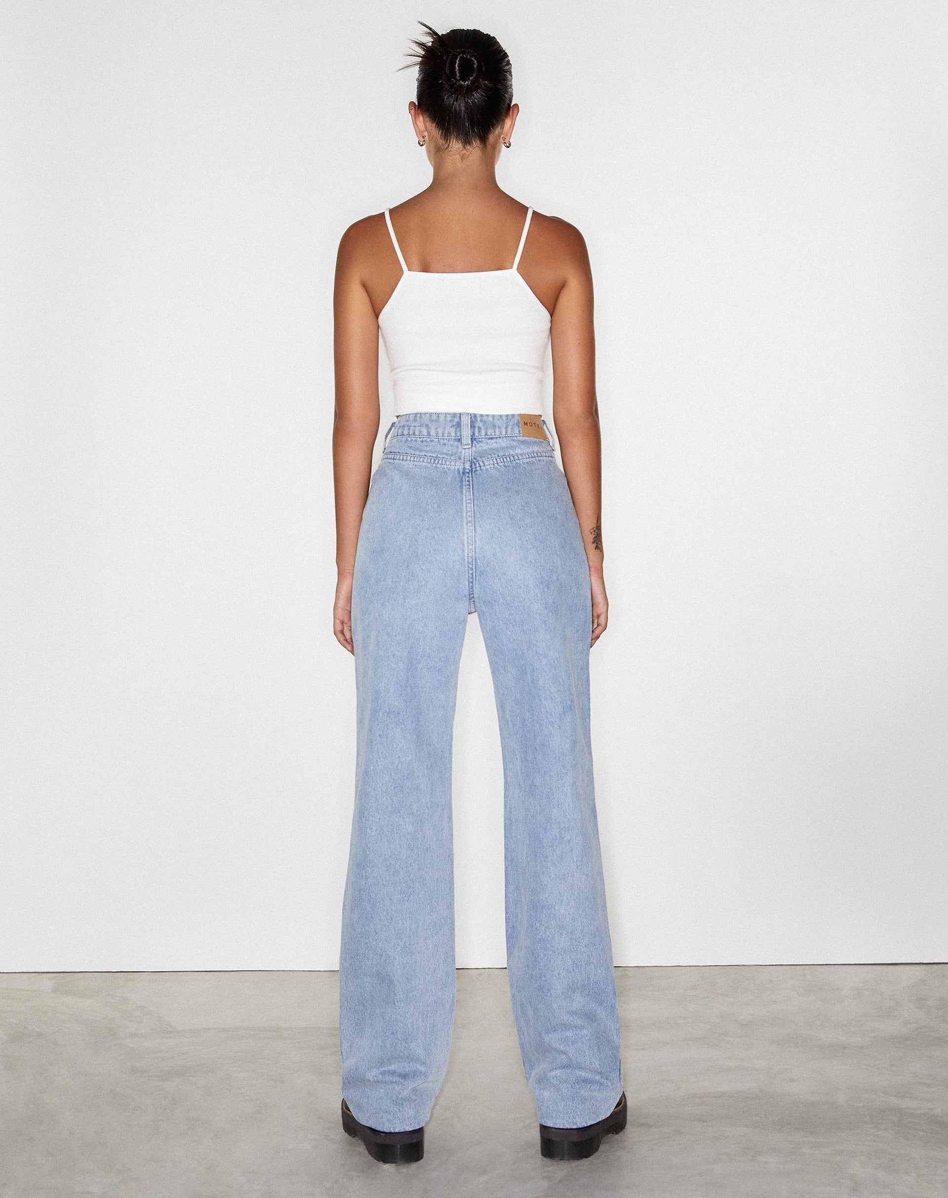 Imagen de Retro Pocket Flare Jeans in Super Light Wash