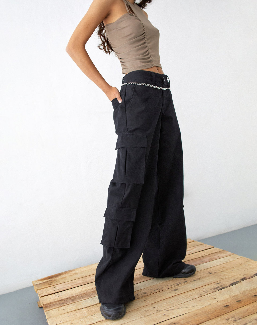 MOTEL X JACQUIE Shan Pantalón de pata ancha en negro