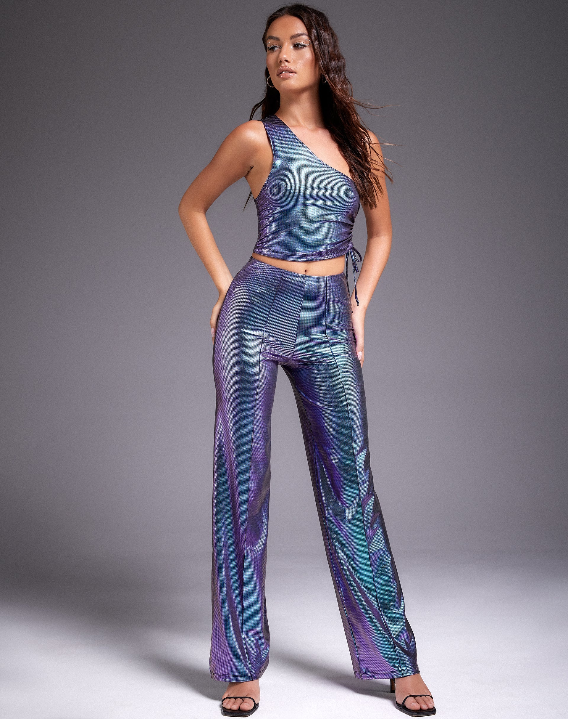 Imagen de Rutika Crop Top en morado holográfico