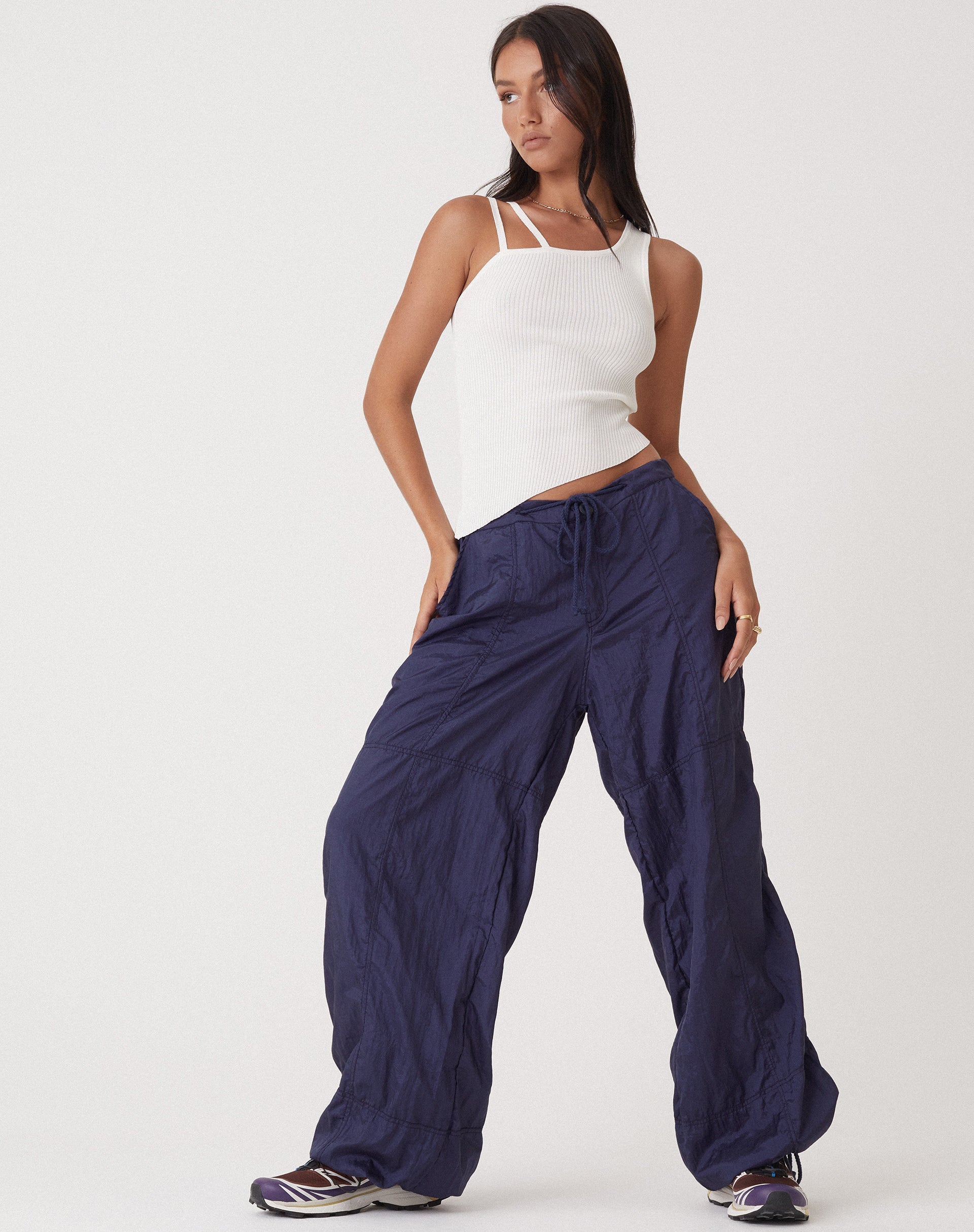 Imagen del pantalón Phil en paracaídas azul marino
