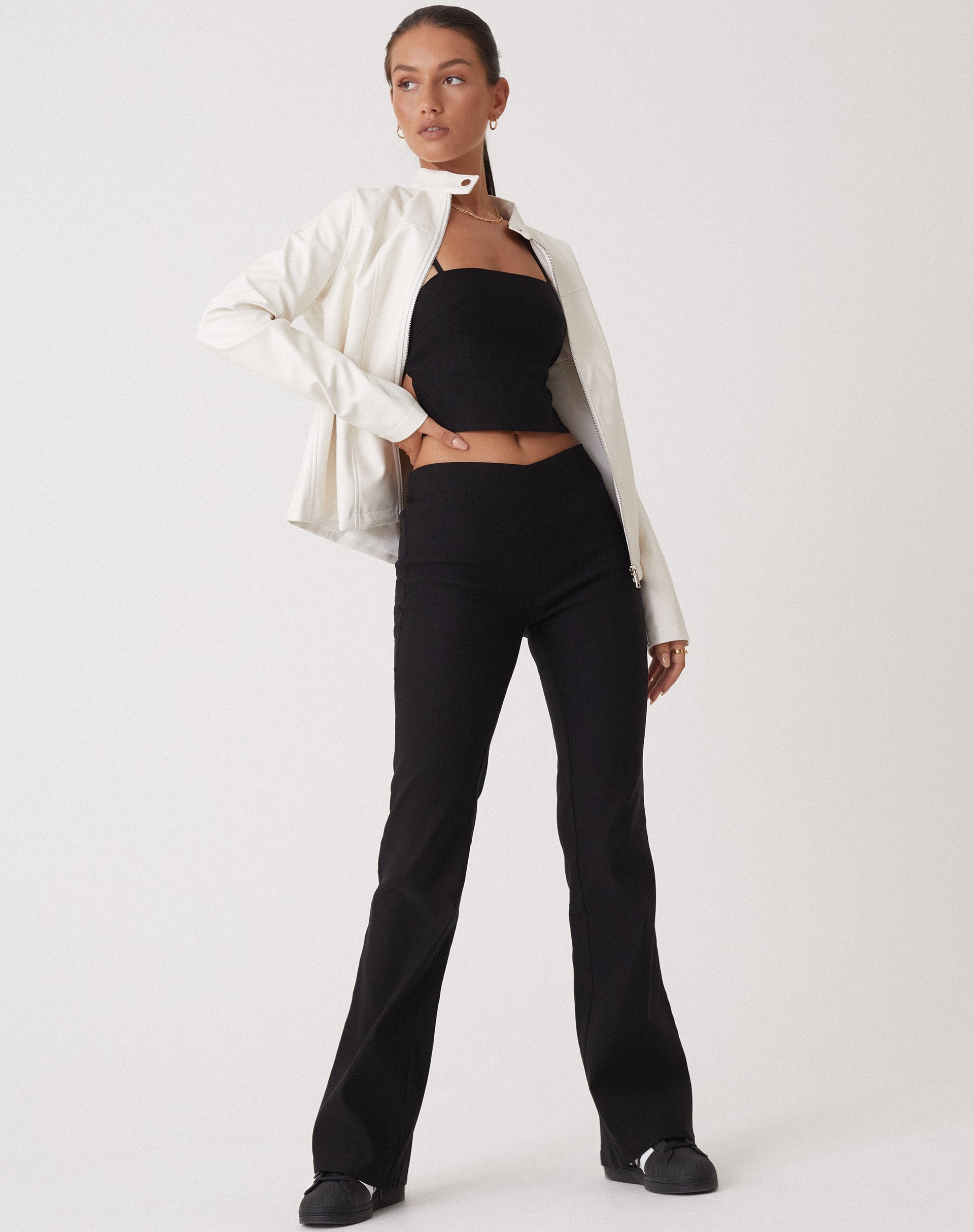 imagen de MOTEL X OLIVIA NEILL Levin Flared Leg Trouser en Tailoring Negro