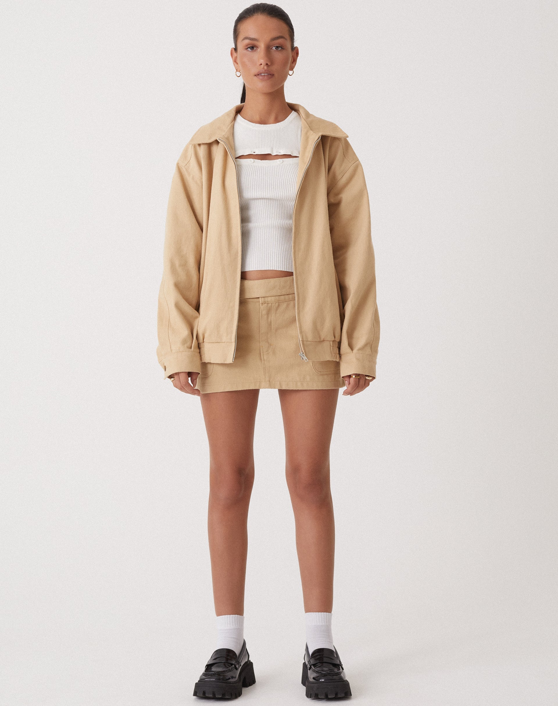 imagen de MOTEL X OLIVIA NEILL Stina Cargo Mini Skirt en Tan