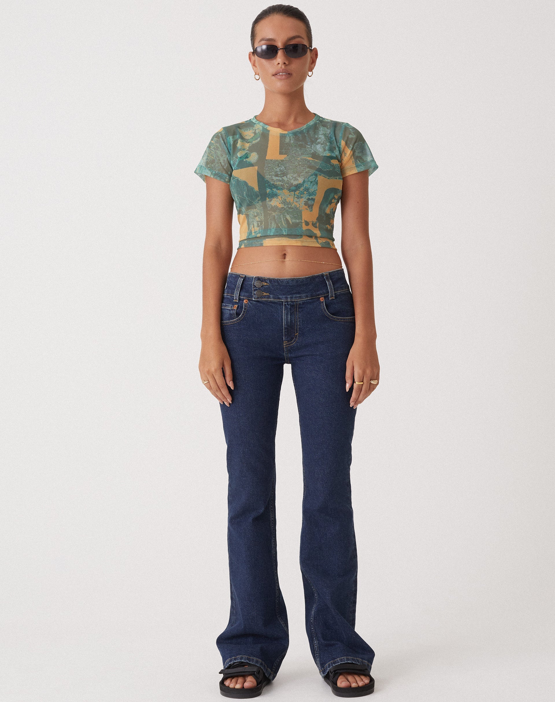 imagen de MOTEL X OLIVIA NEILL Low Rise Bootleg Jeans in Dark Vintage Wash