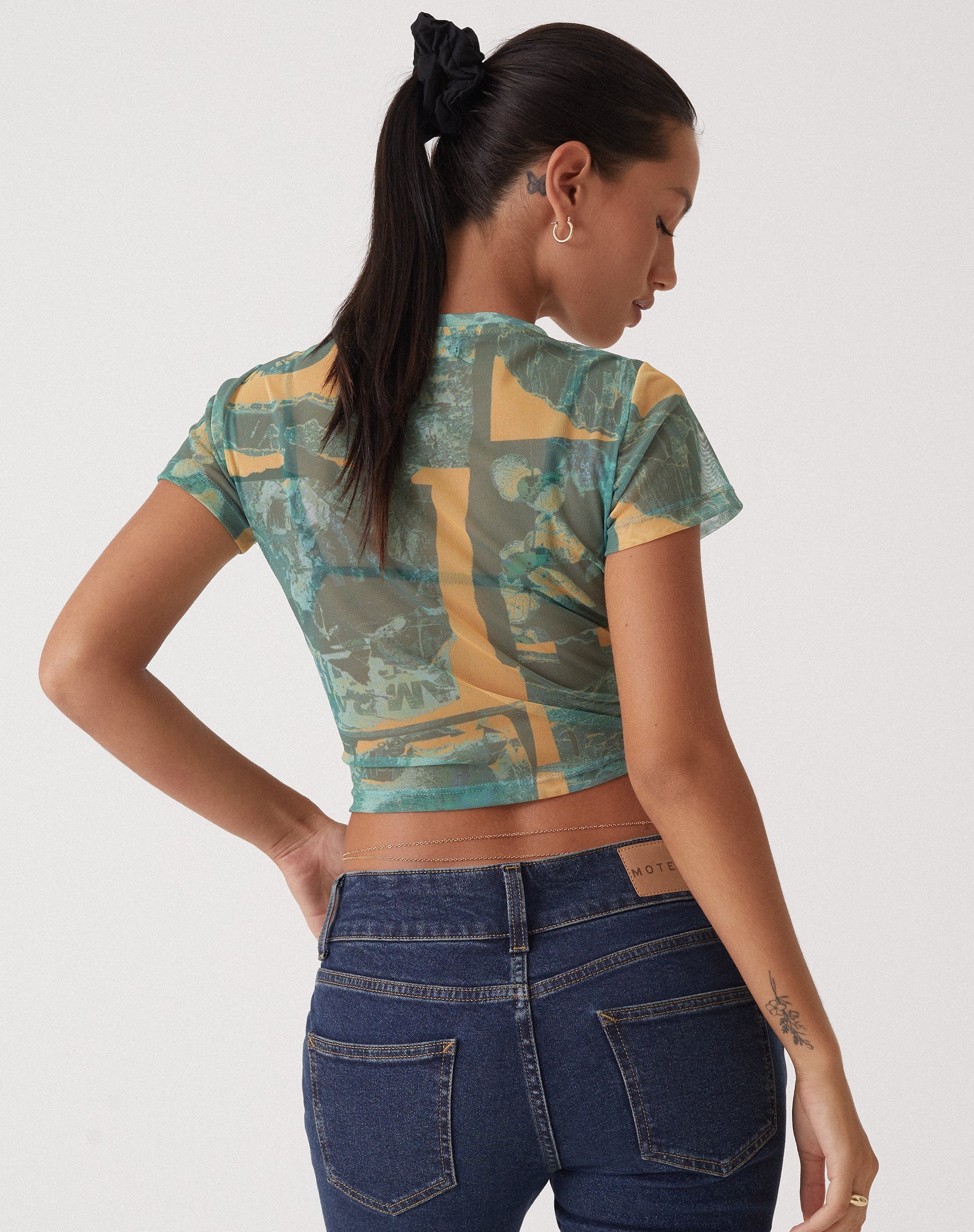 imagen de Motel x Olivia Neill Zora Top en Collage Floral Verde Sombra