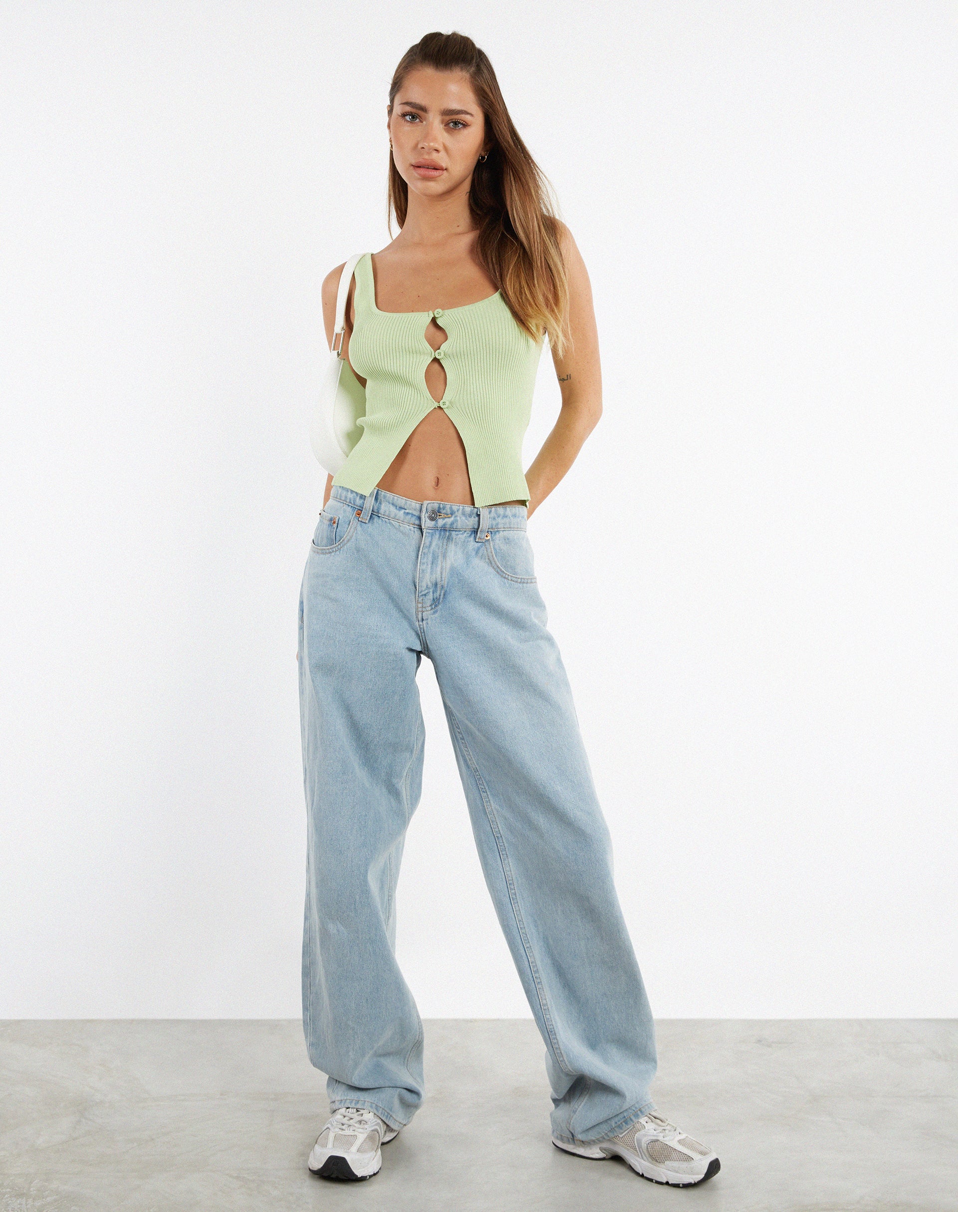 imagen de Low Rise Parallel Jeans en Light Wash Blue