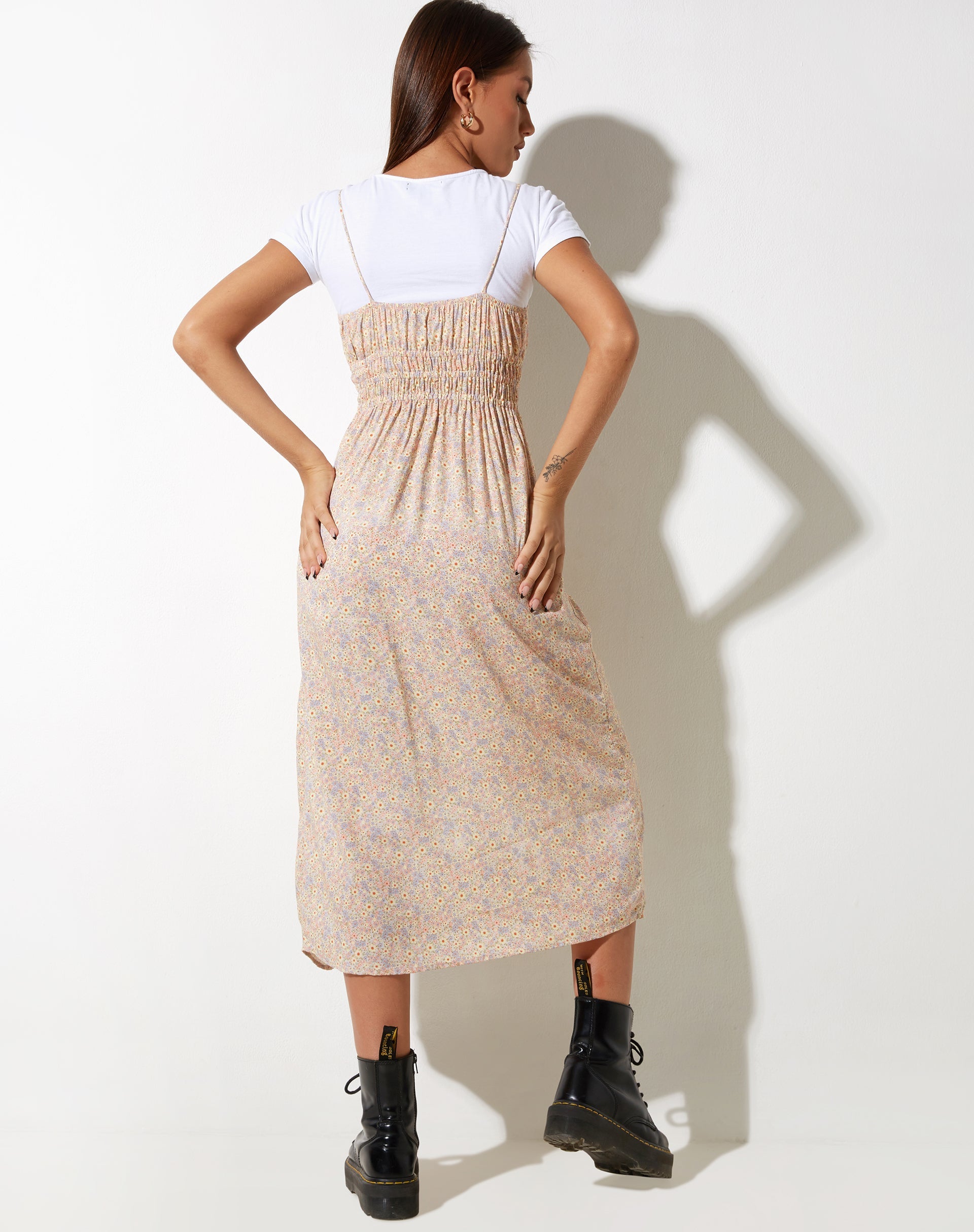 Imagen de Jeyro Midi Dress in 70s Prairie Girl Floral