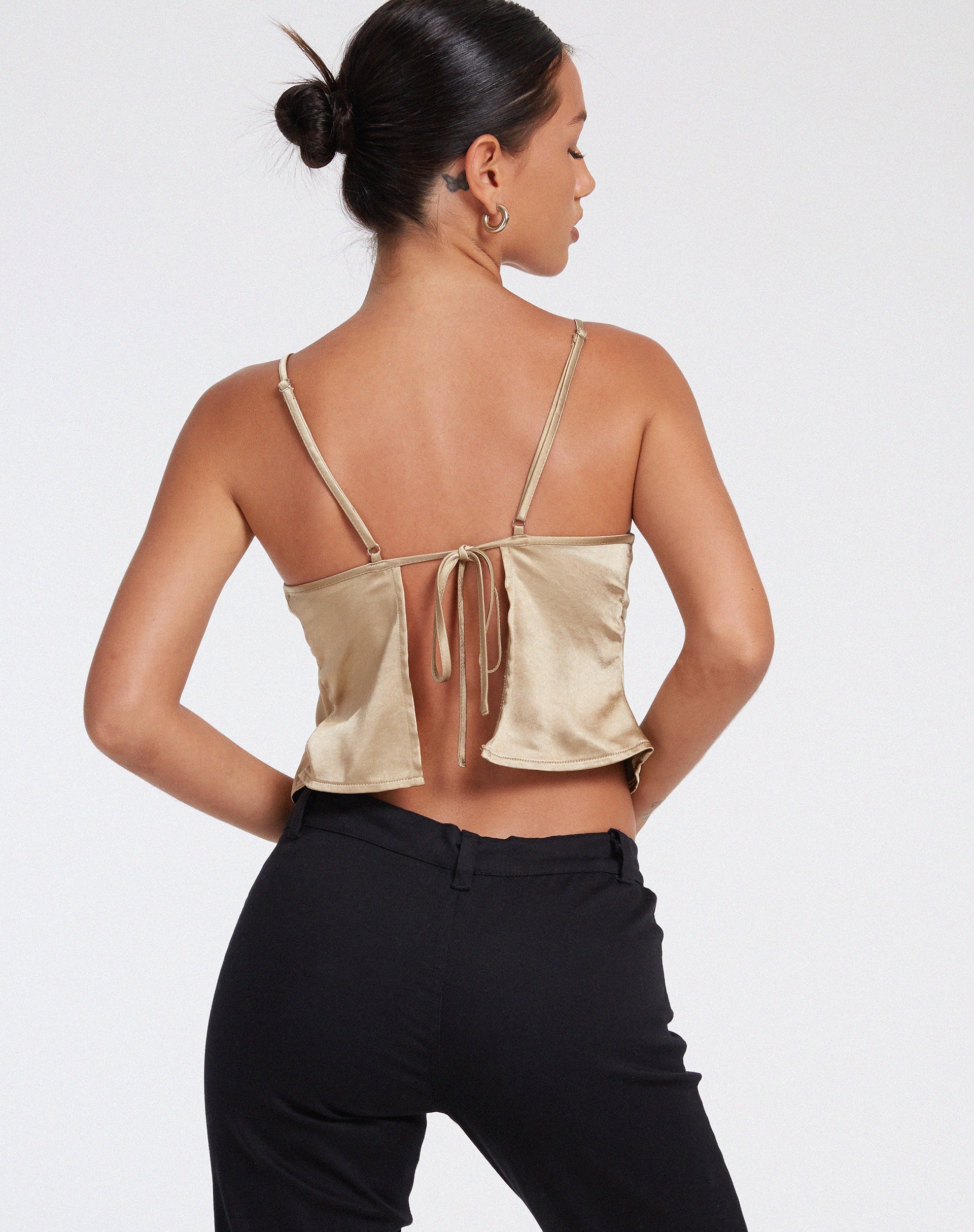 imagen de Nandina Top en Satin Olive Gold