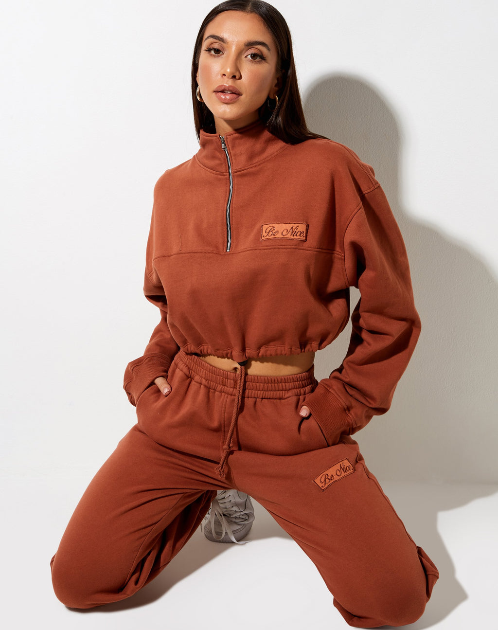 Nar Zip Bungee Jumper en Burnt Brick 'Be Nice' Label Embro