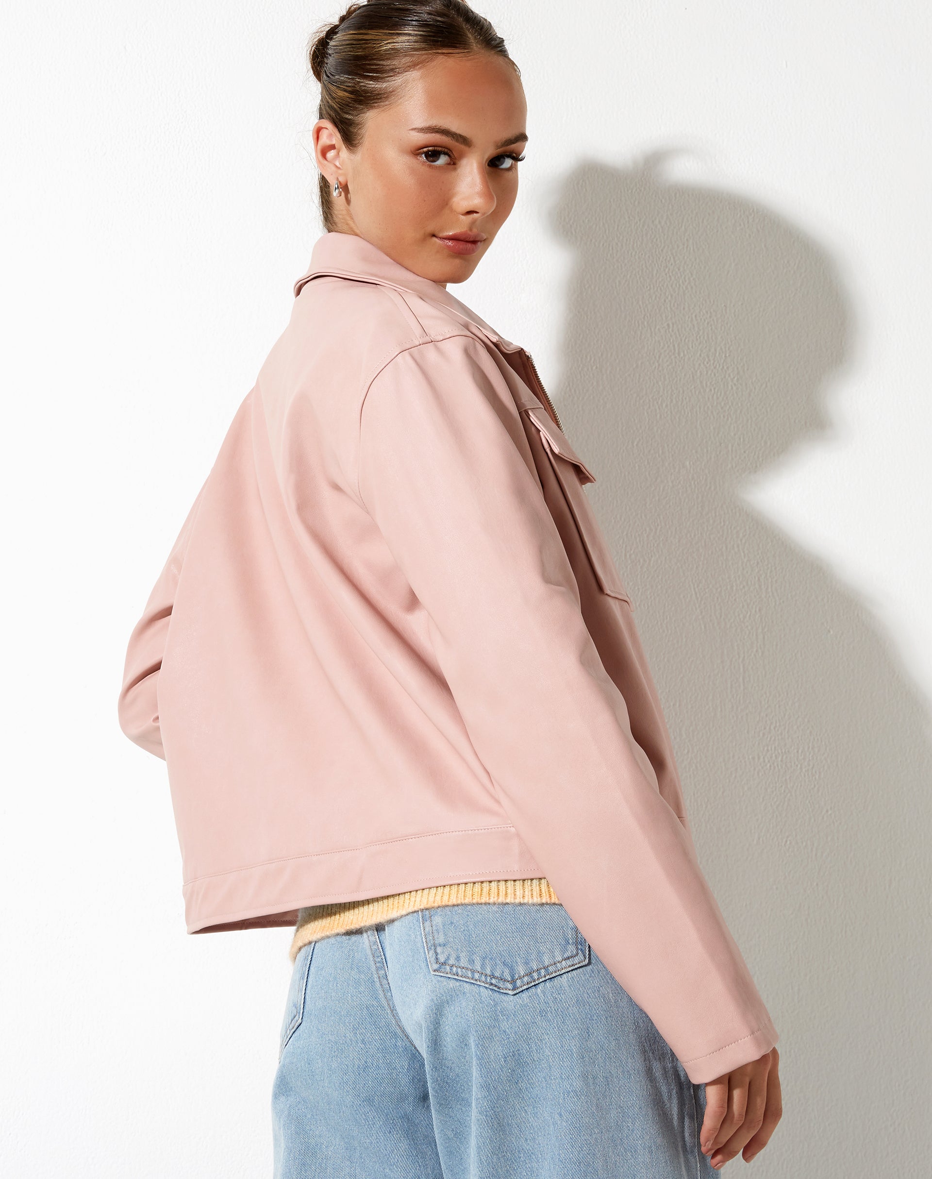 imagen de la chaqueta Natara en PU rosa suave