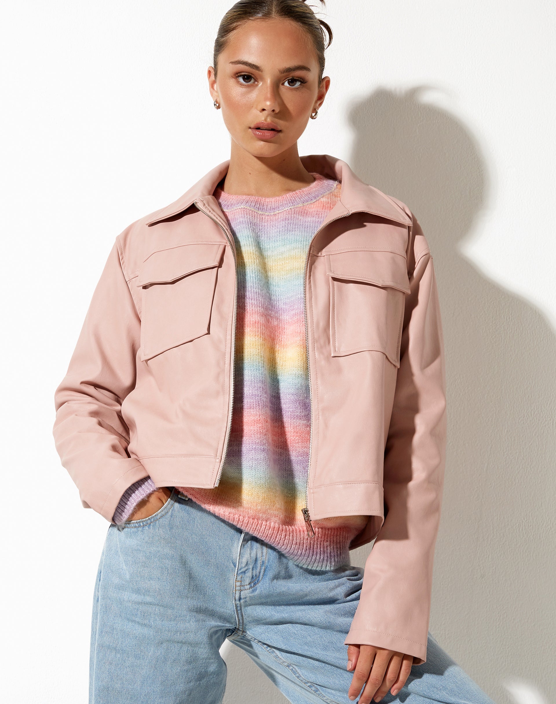 imagen de la chaqueta Natara en PU rosa suave