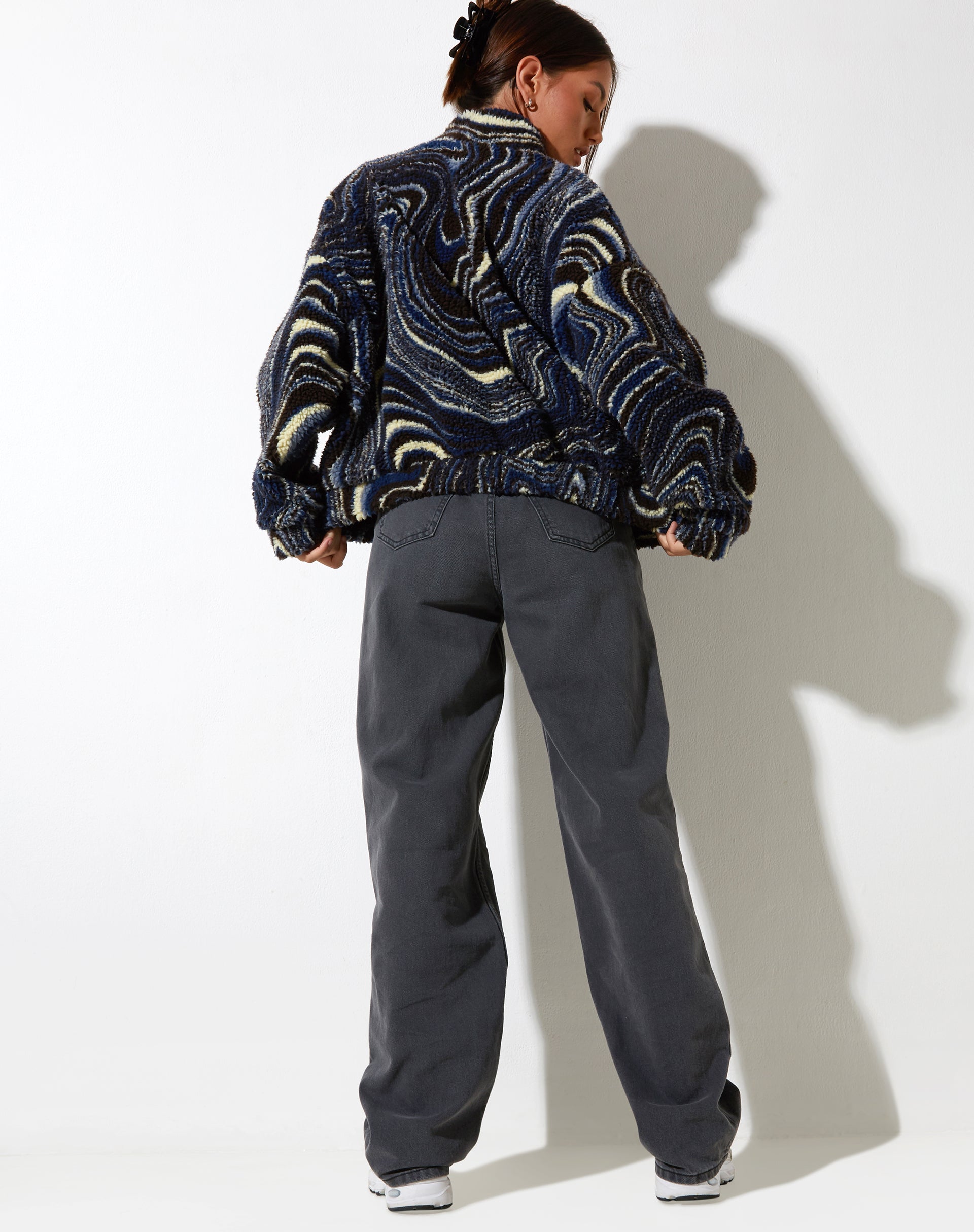 Chaqueta Nereo en azul rizado negro y marfil