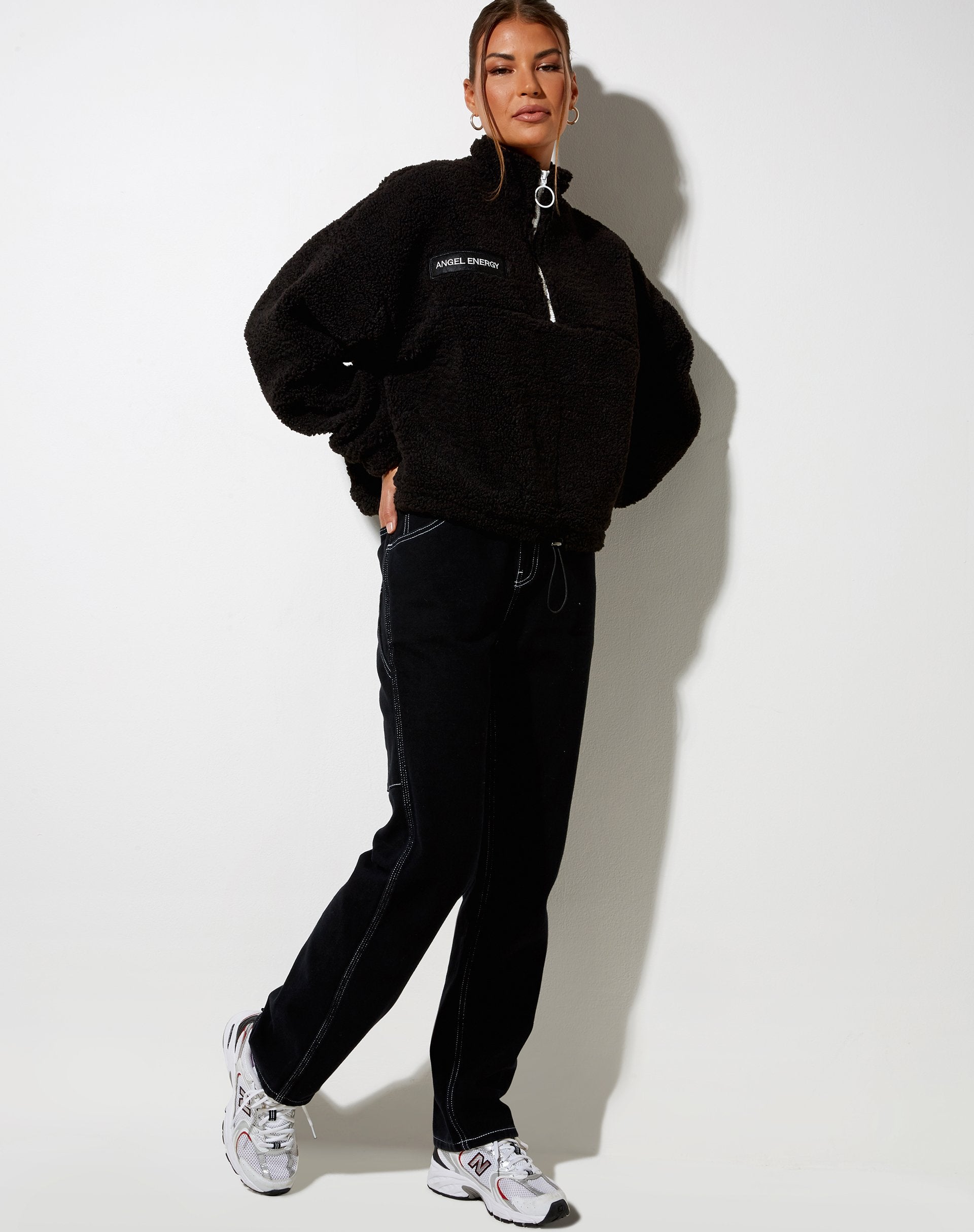 Imagen de Nero Jumper in Borg Black Angel Energy Label