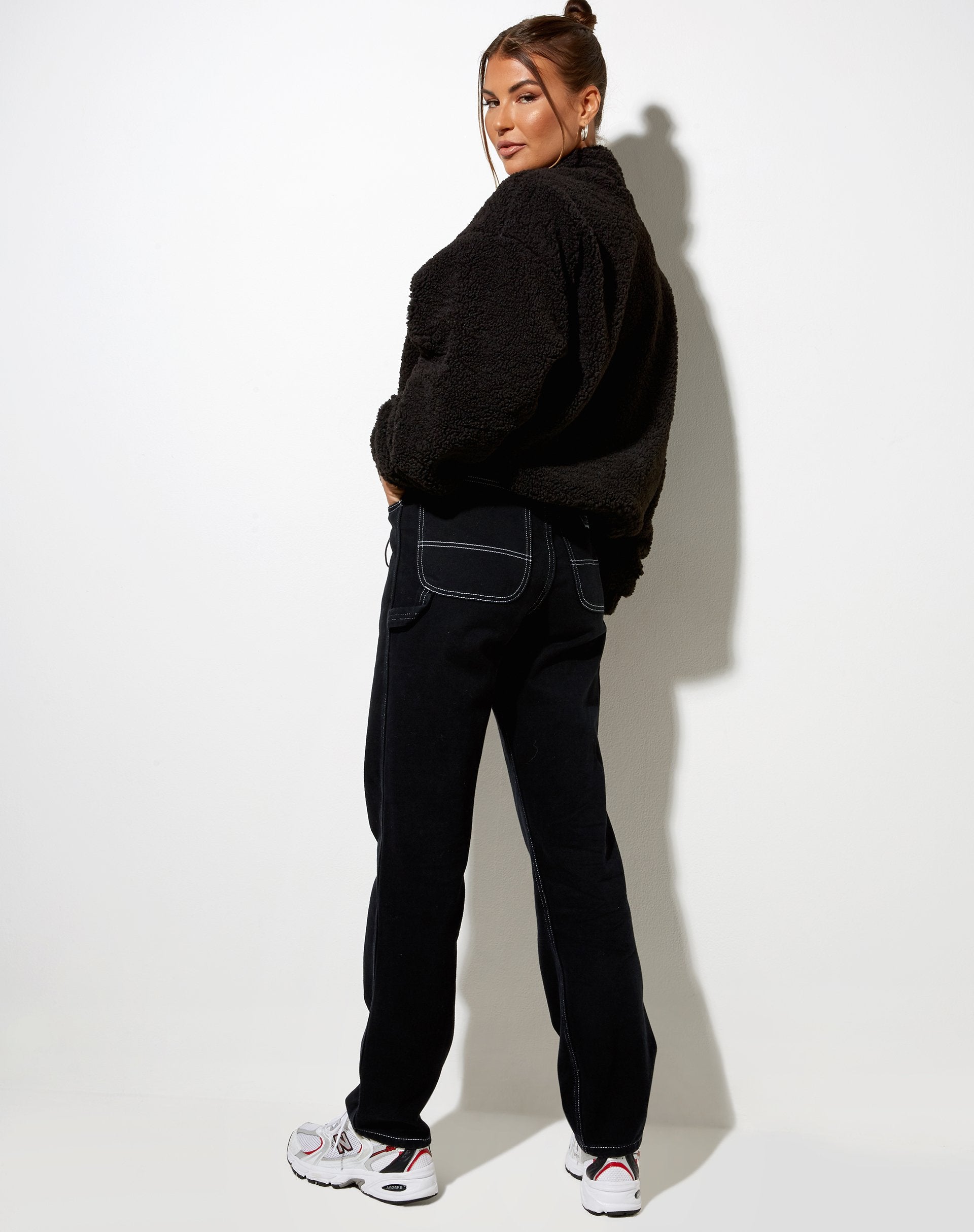 Imagen de Nero Jumper in Borg Black Angel Energy Label