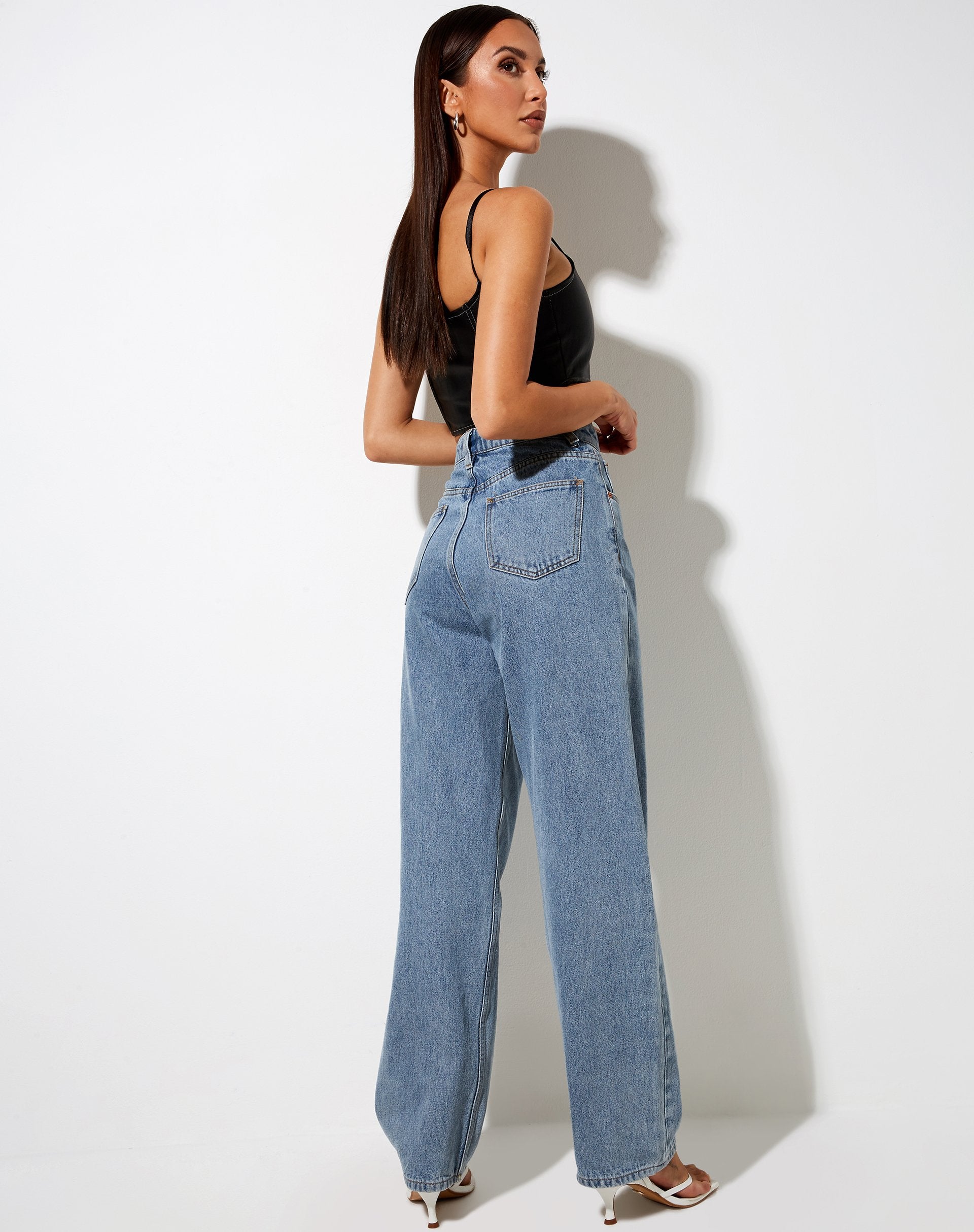 Imagen de Nindy Crop Top en PU Negro con Puntada Blanca