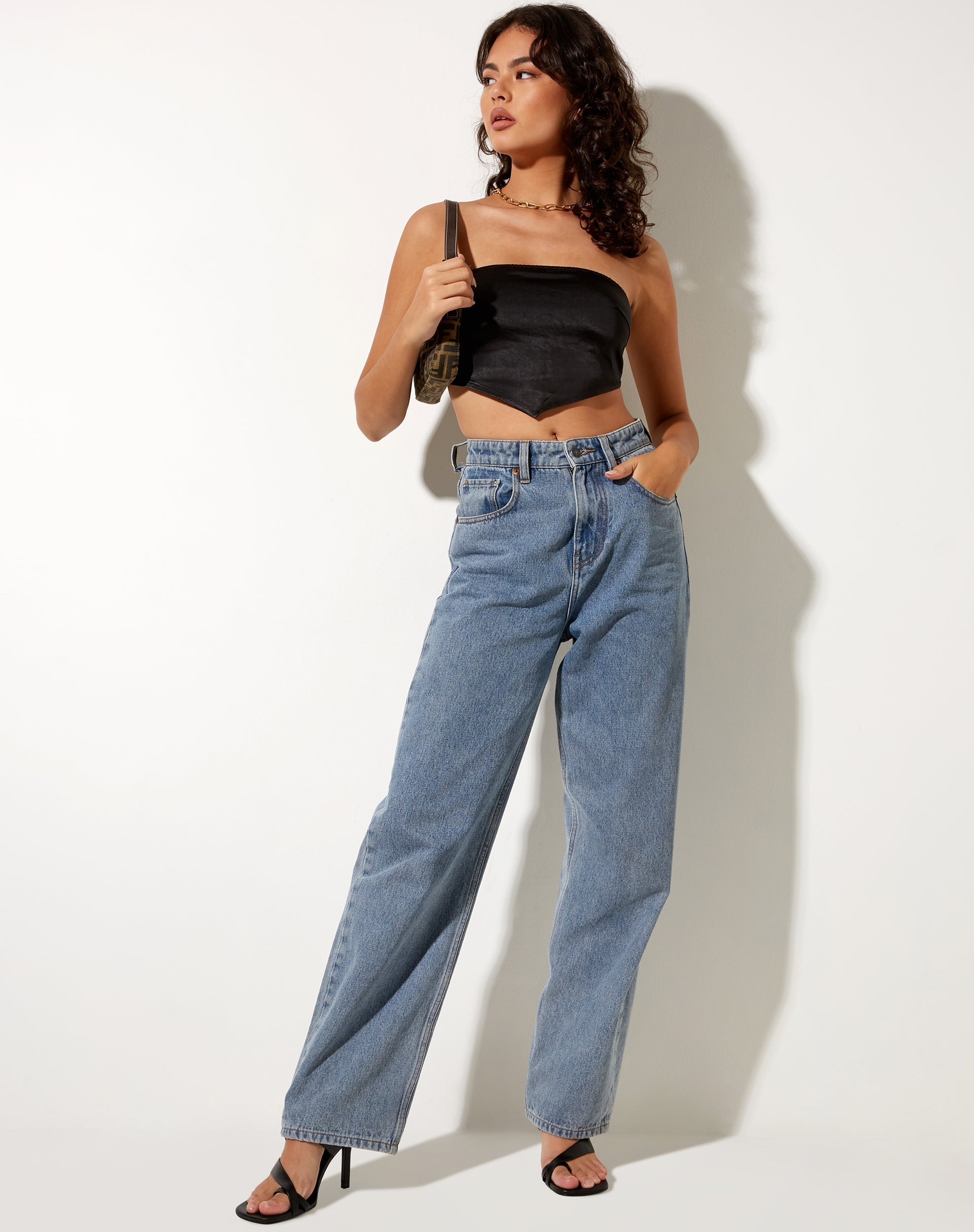Imagen de Nolda Crop Top de satén negro