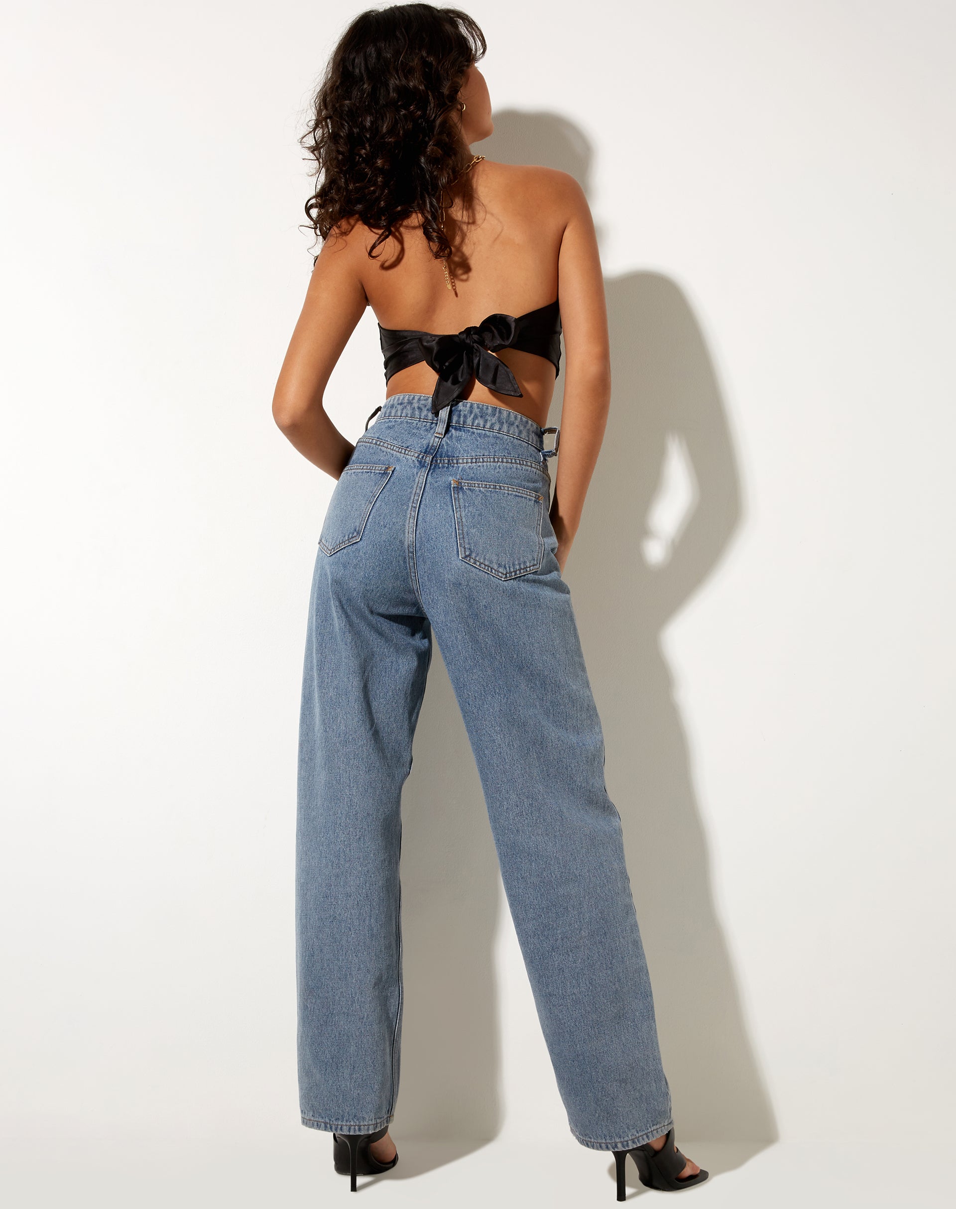 Imagen de Nolda Crop Top de satén negro