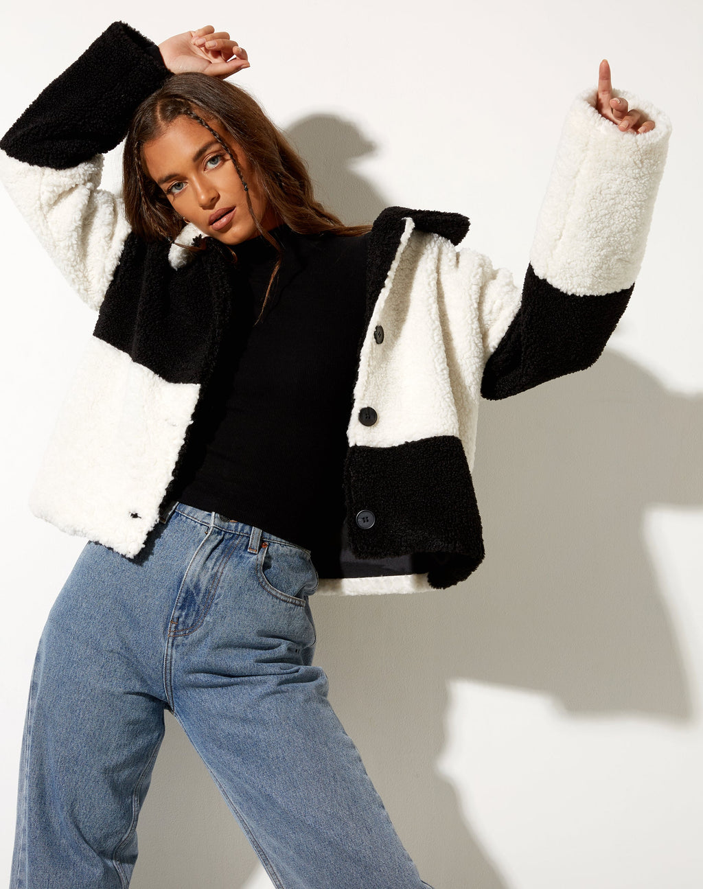 Chaqueta Nuna en blanco y negro con paneles Borg