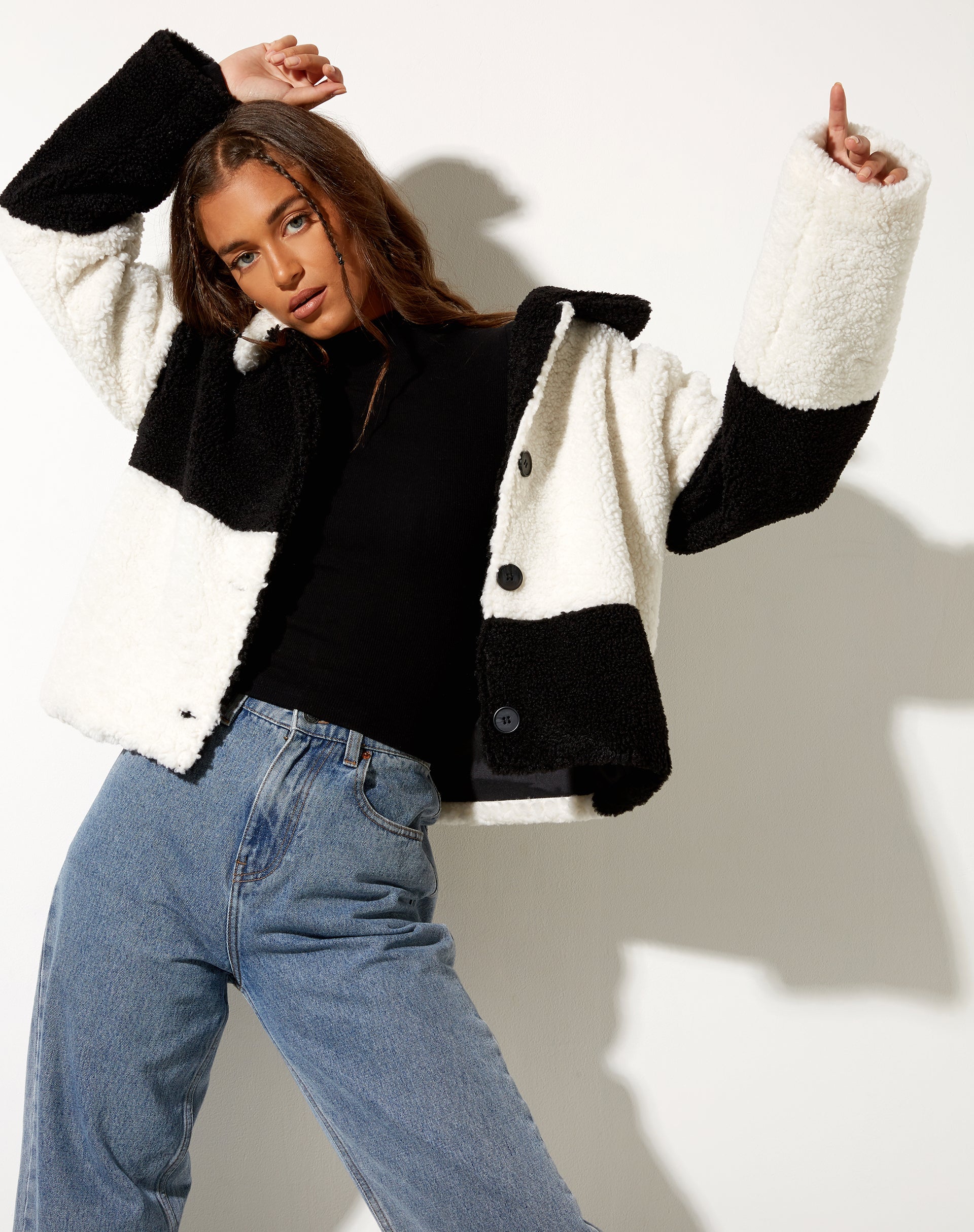 Imagen de la chaqueta Nuna en Borg Panelled Black and White