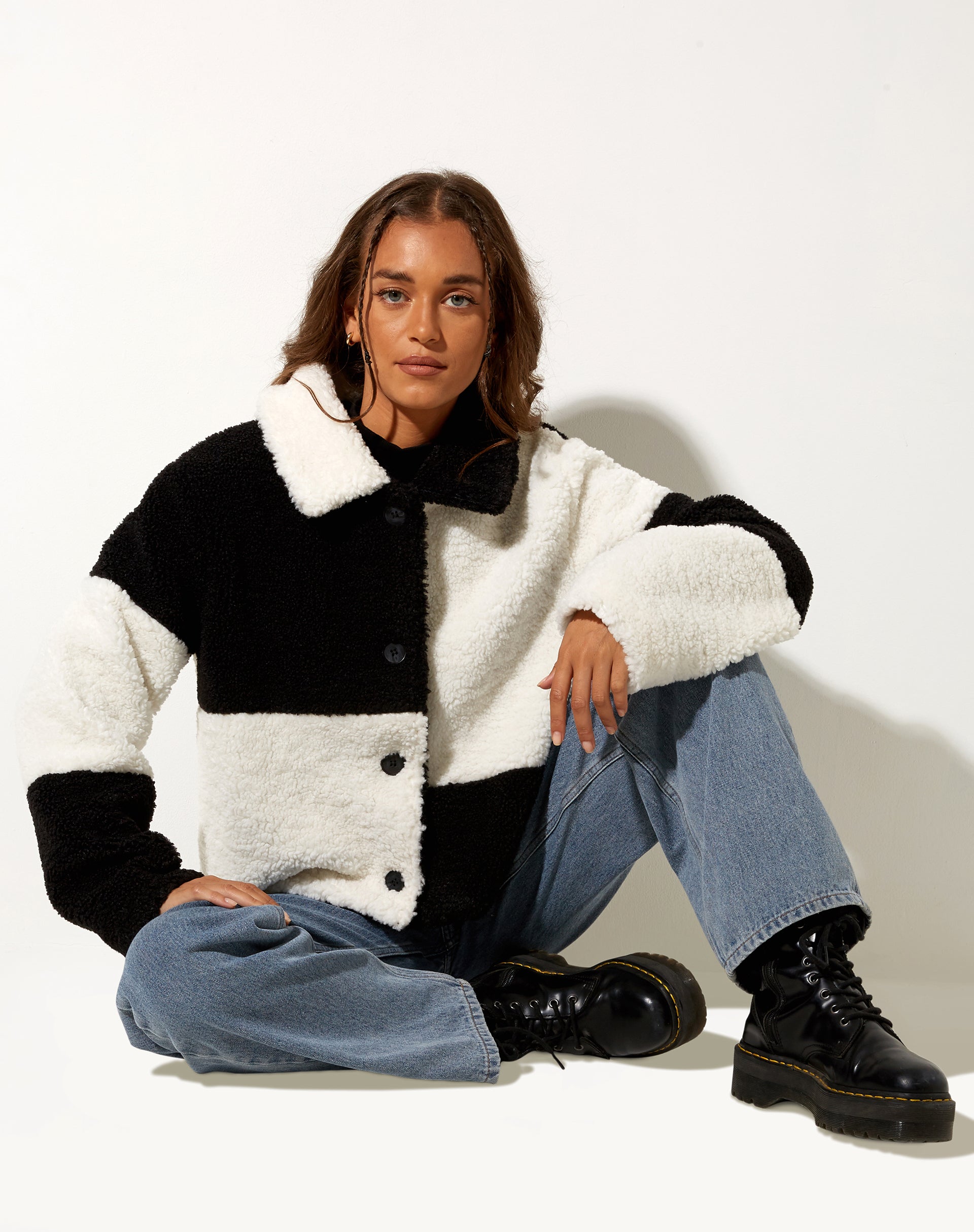 Imagen de la chaqueta Nuna en Borg Panelled Black and White