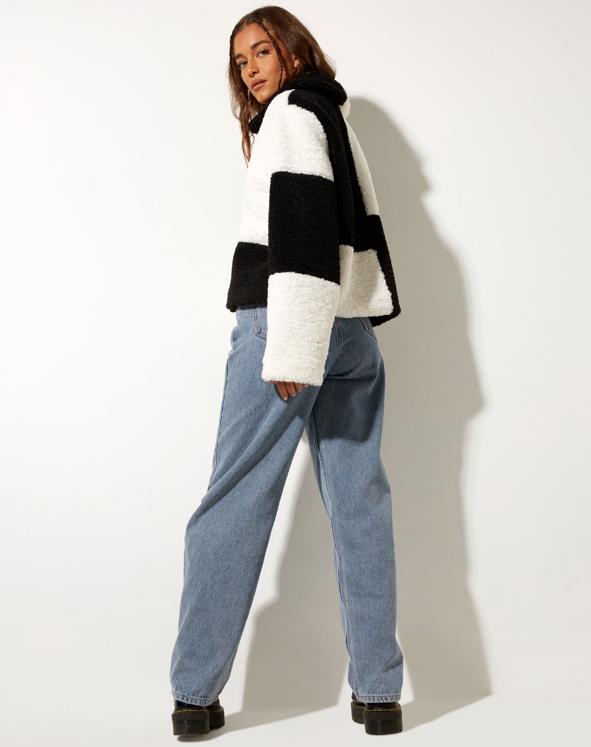 Imagen de la chaqueta Nuna en Borg Panelled Black and White
