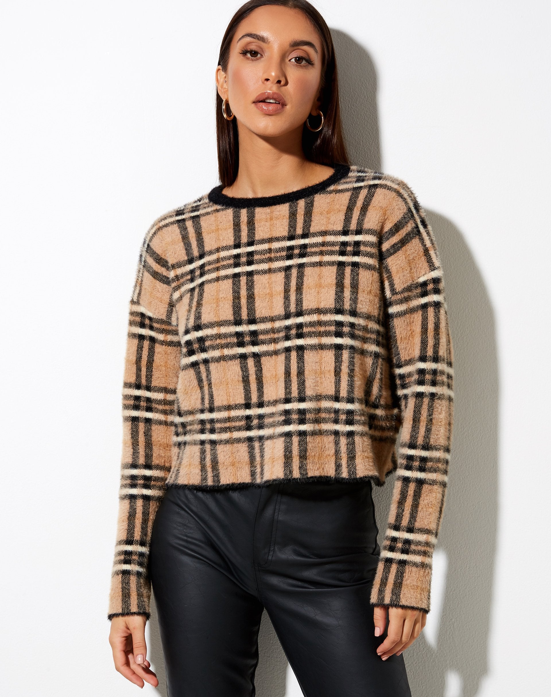 Imagen de Oki Jumper de punto Crema Cuadros blancos y negros
