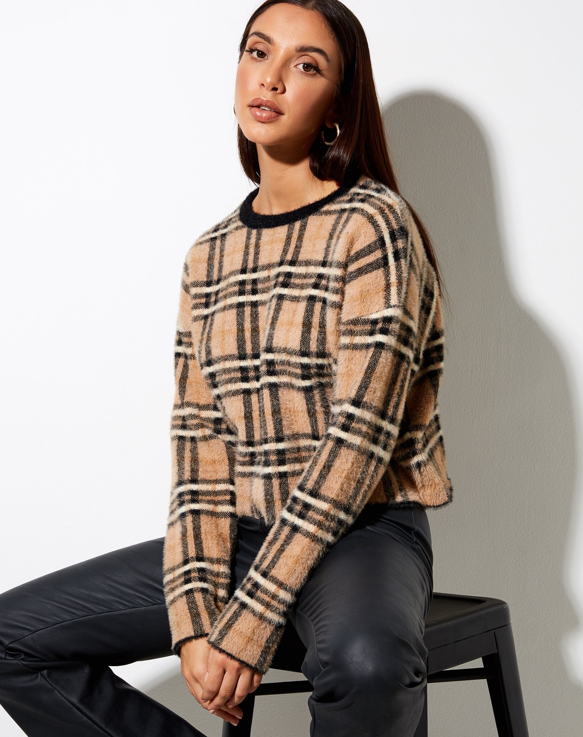 Imagen de Oki Jumper de punto Crema Cuadros blancos y negros