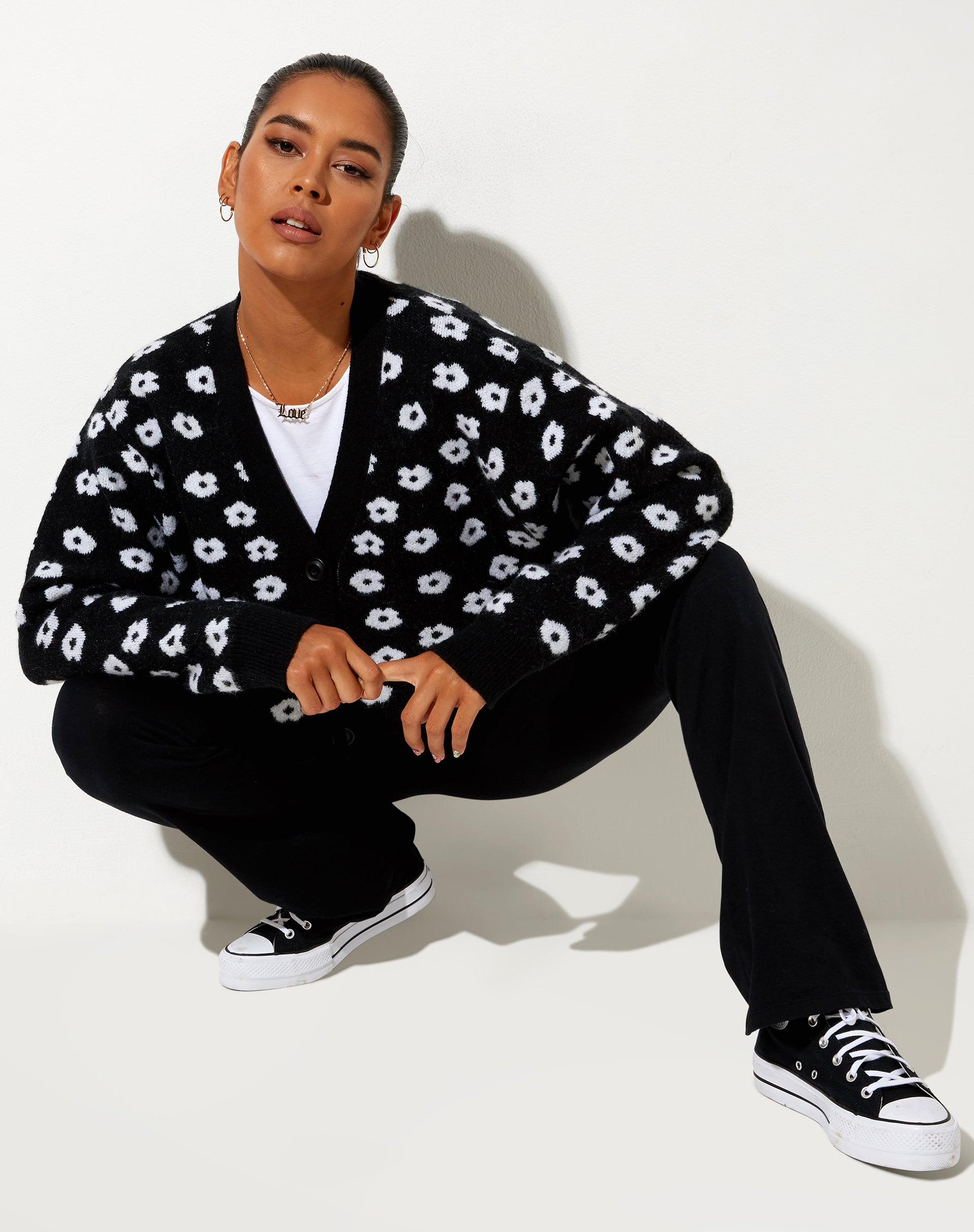 Imagen de Olina Cropped Cardi de punto Negro Margarita Blanco