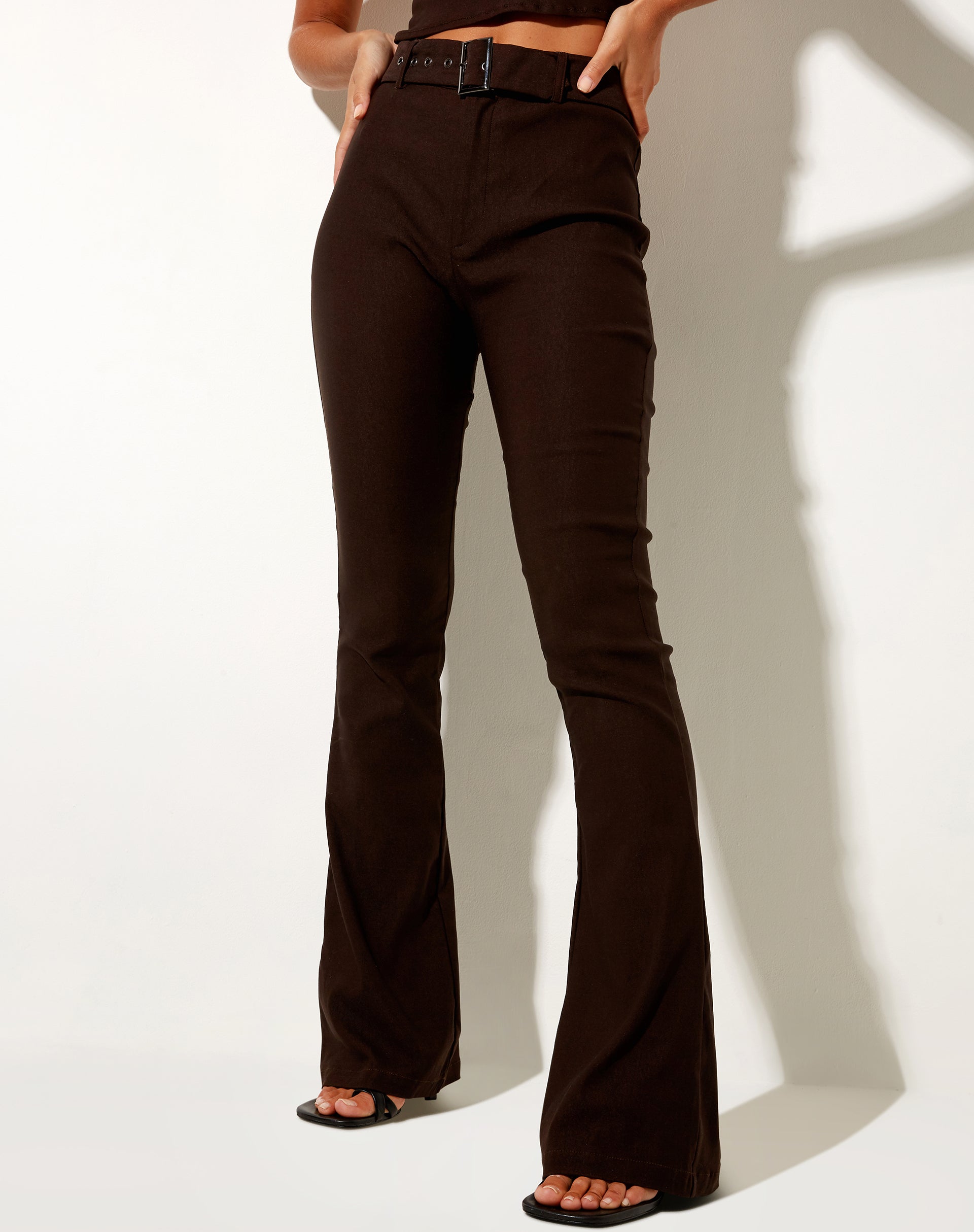 Imagen de Zaltana Flare Trouser en Tailoring Marrón